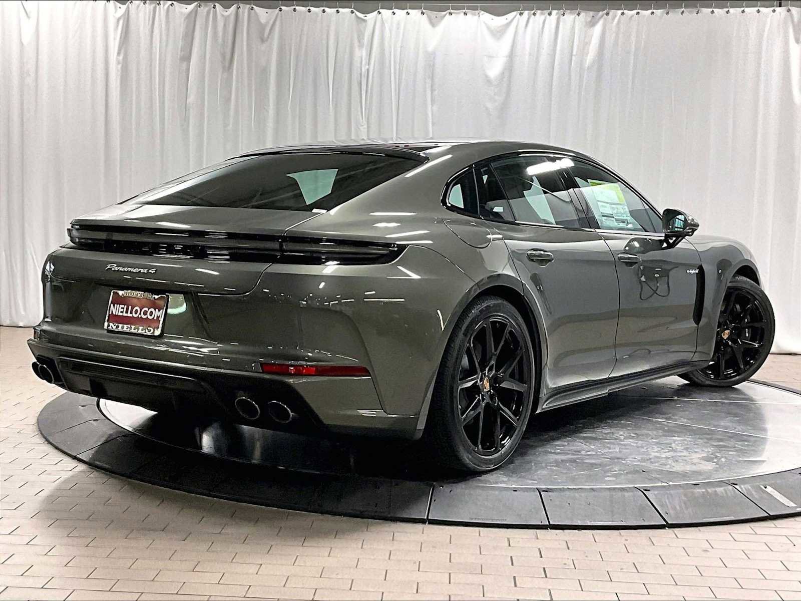 Used 2026 Porsche Panamera 4 image 10