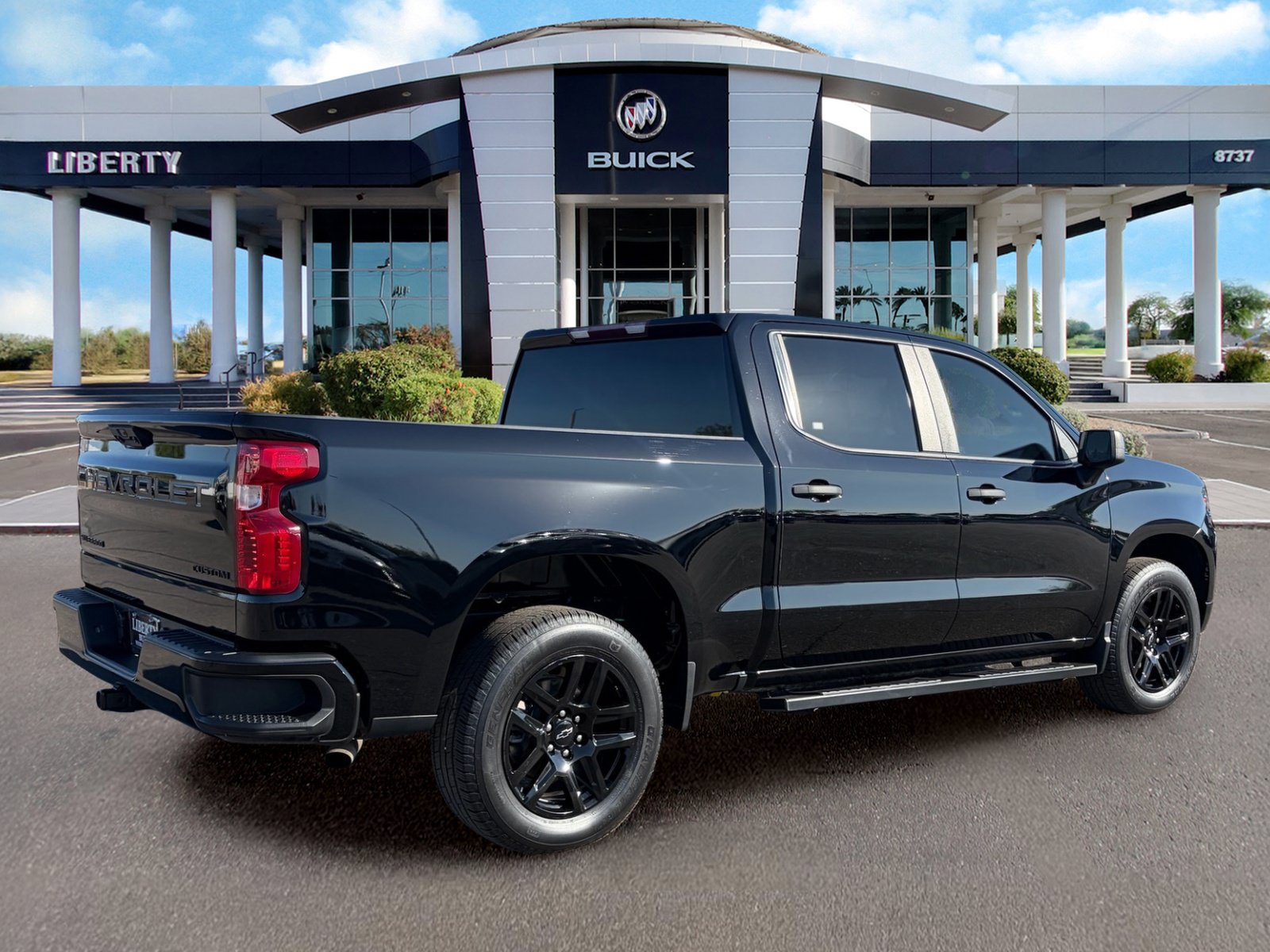 Used 2022 Chevrolet Silverado 1500 Custom w/ LPO, Dark Essentials Package RWD image 4