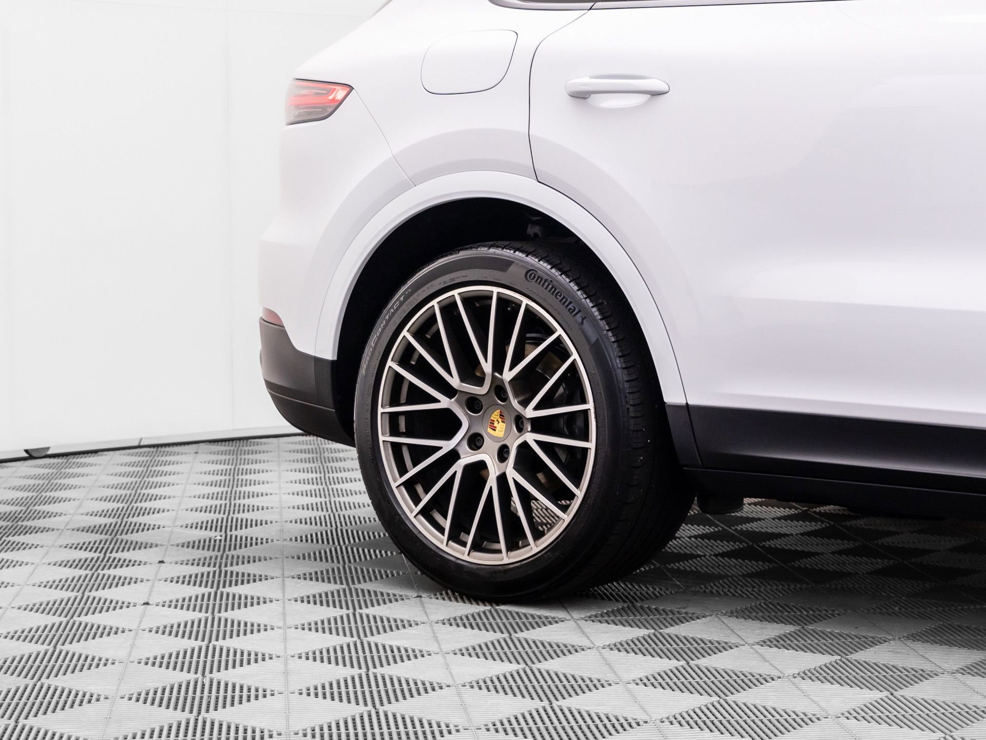 Certified 2022 Porsche Cayenne S Platinum image 36