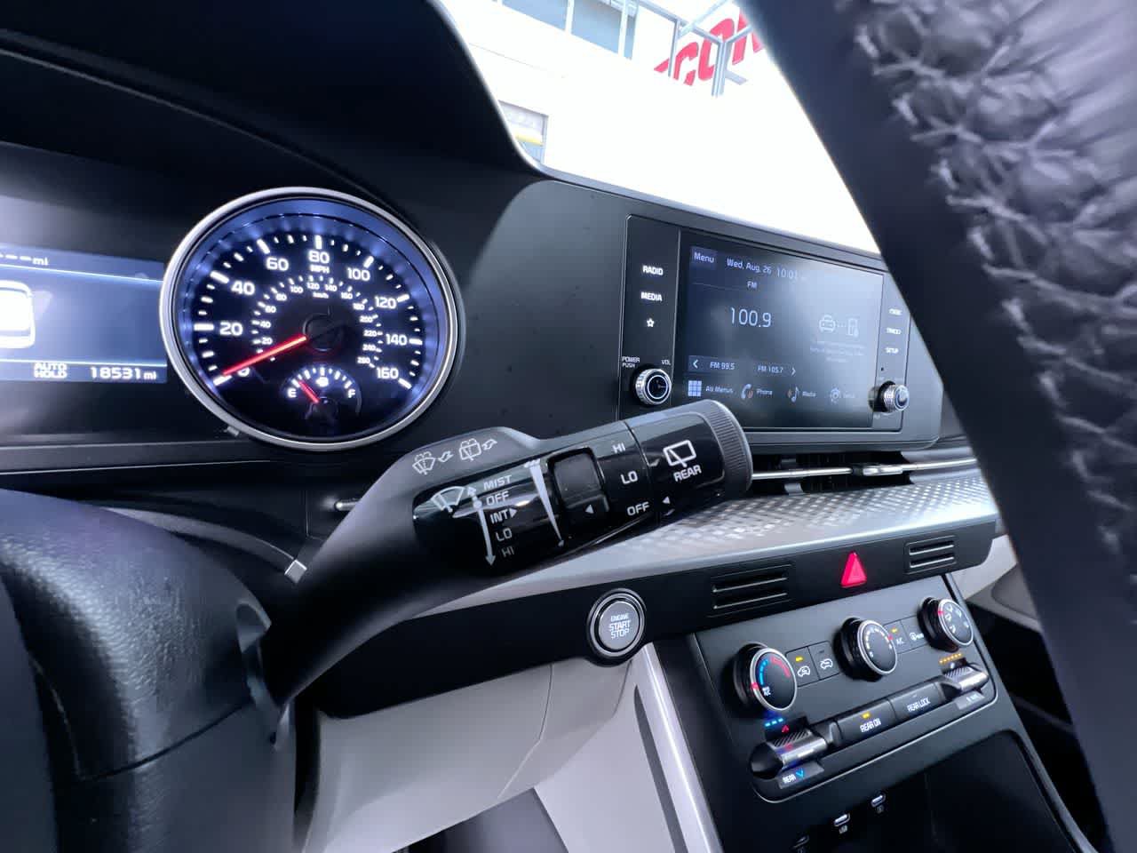 Used 2024 Kia Carnival LX FWD image 19