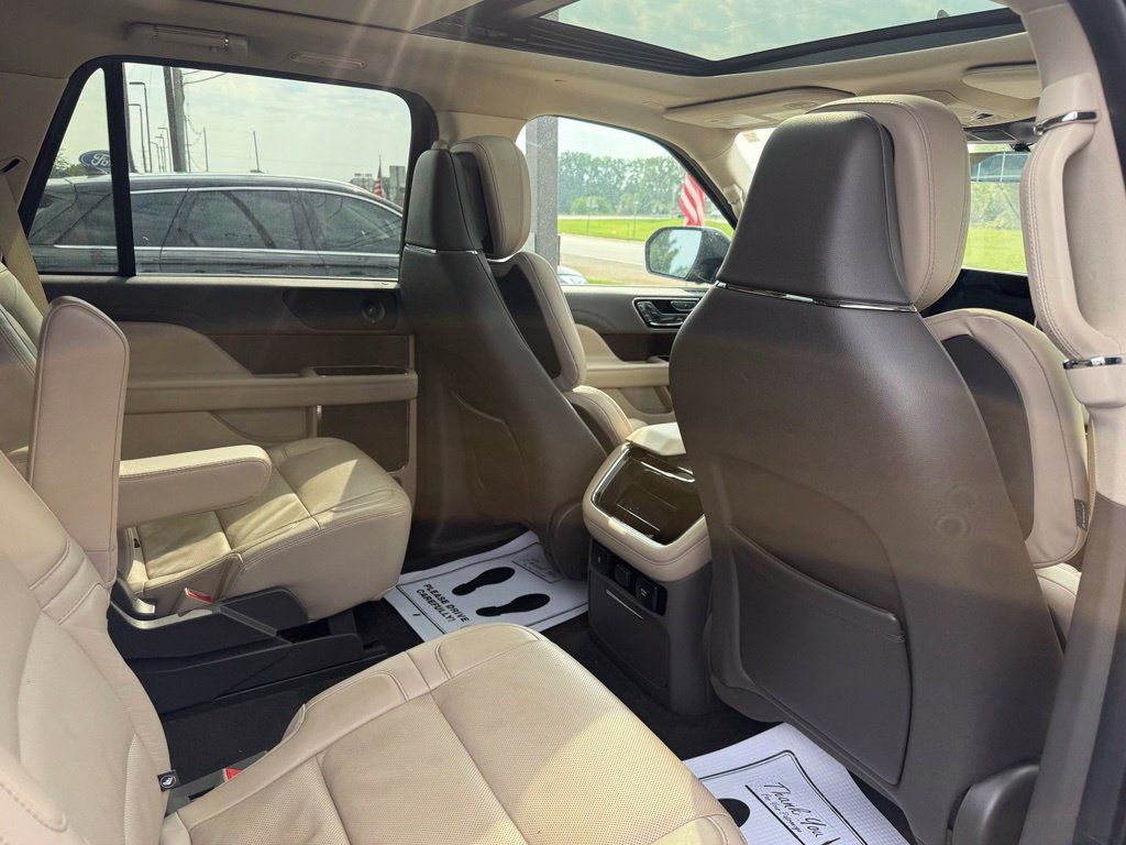 Used 2023 Lincoln Navigator Reserve AWD/4WD image 11