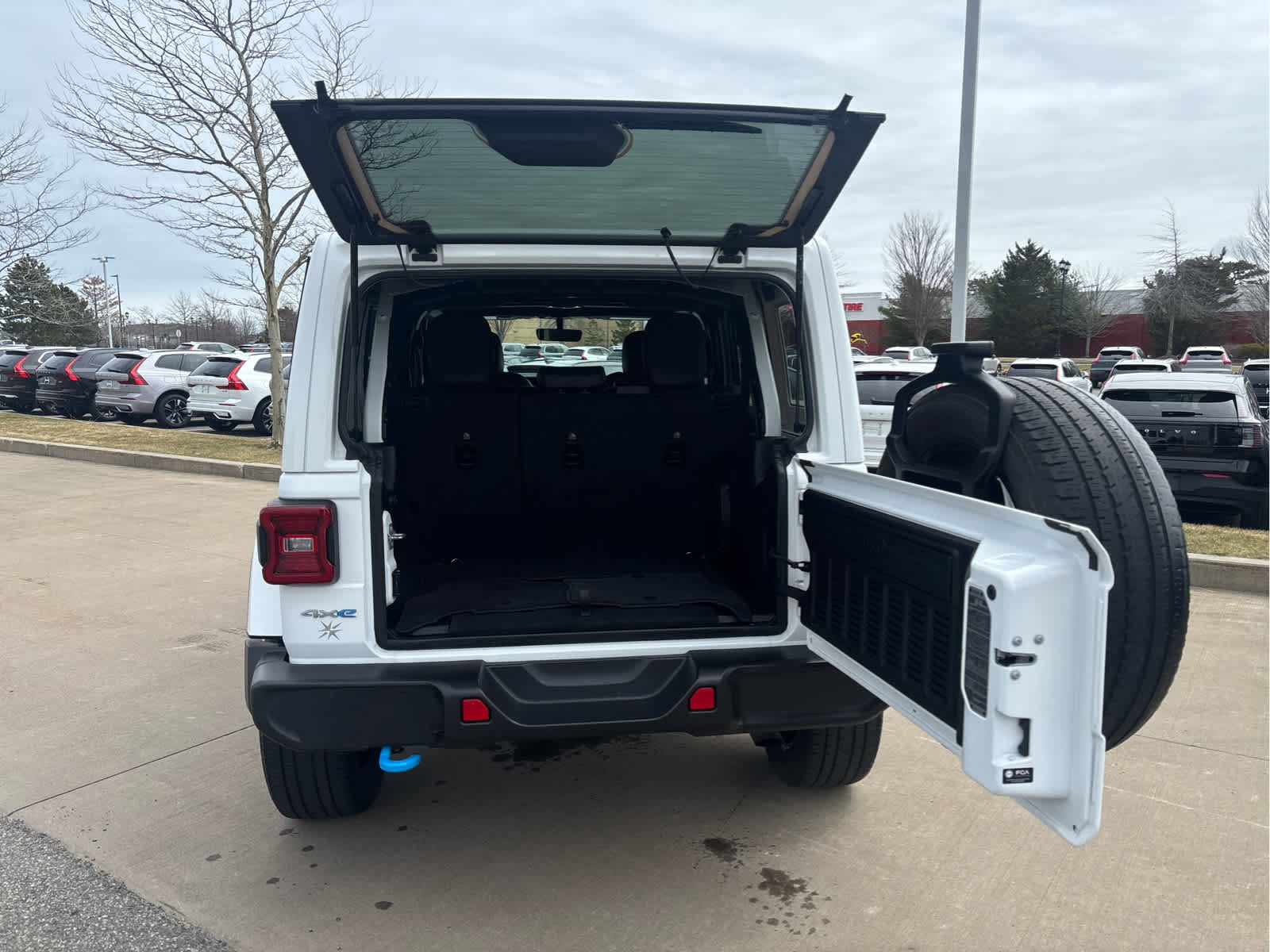 Used 2023 Jeep Wrangler Sahara image 6
