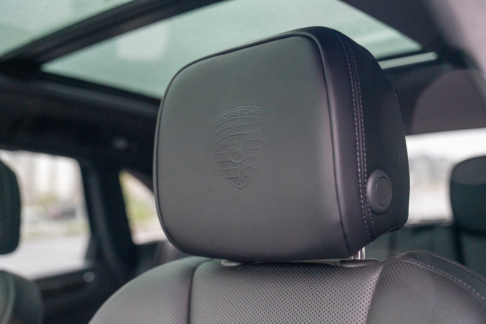 Certified 2026 Porsche Macan AWD/4WD image 13