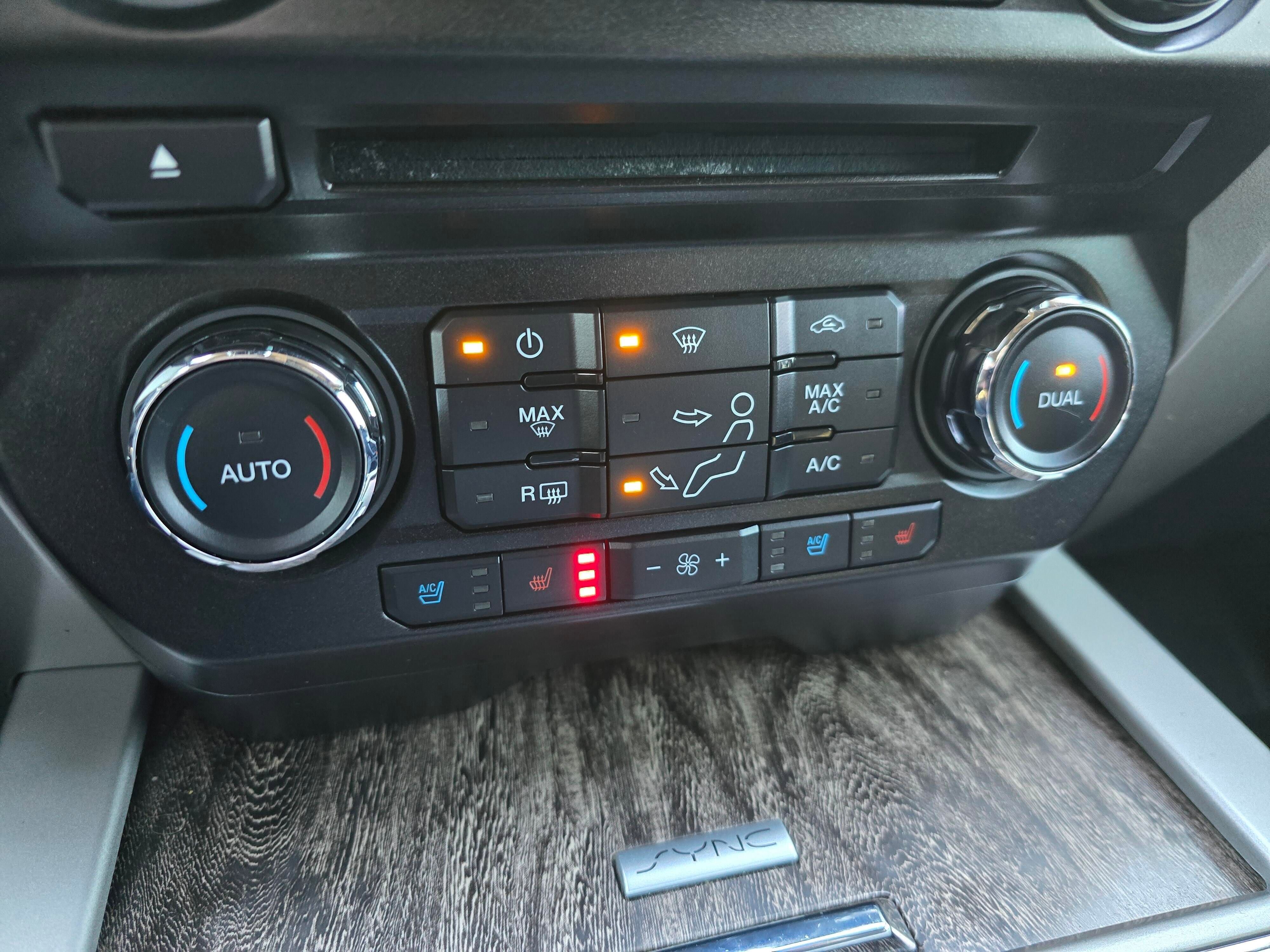 Used 2017 Ford F250 Lariat w/ Lariat Value Package AWD/4WD image 19