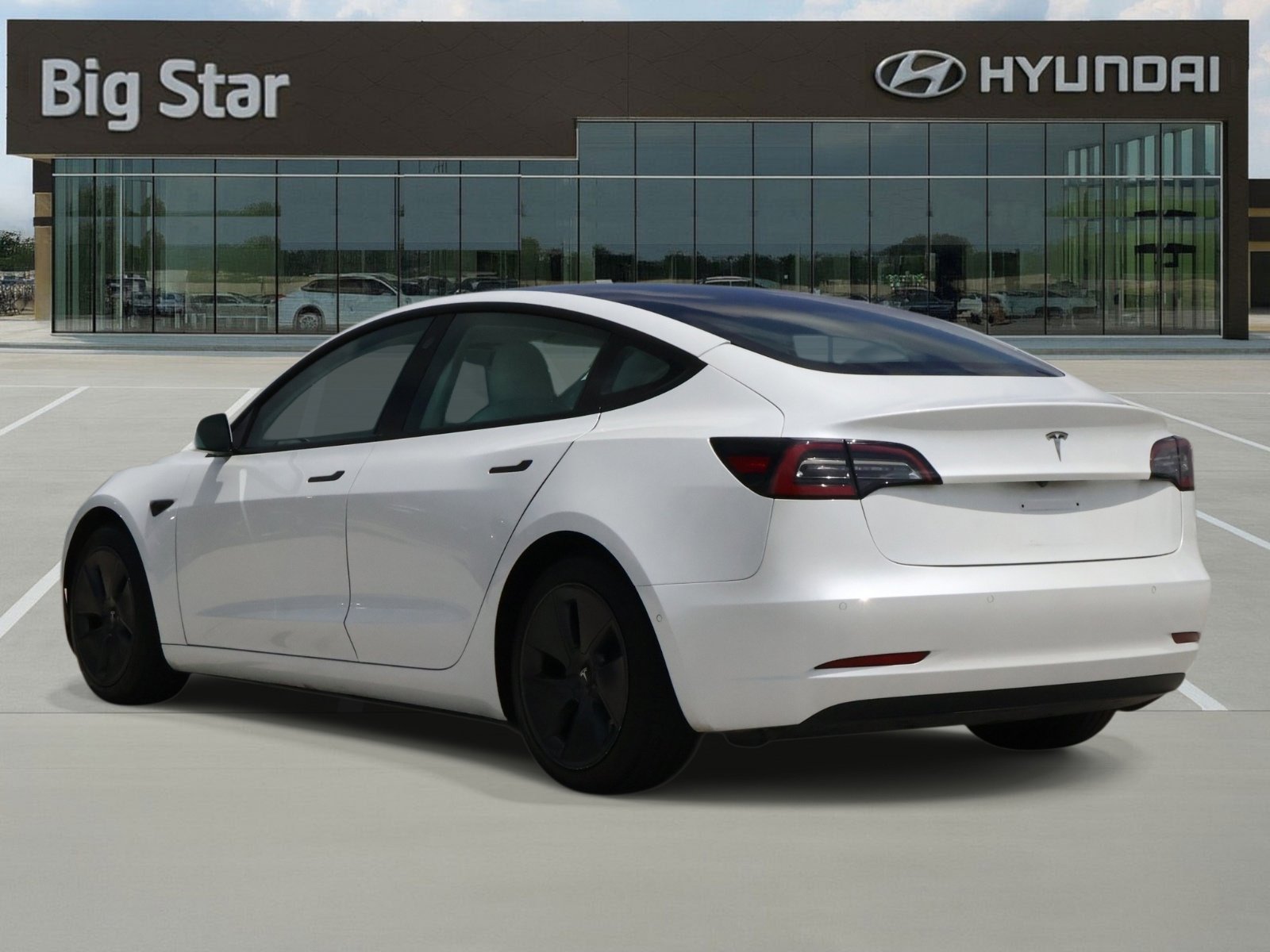 Used 2021 Tesla Model 3 Standard Range Plus image 3