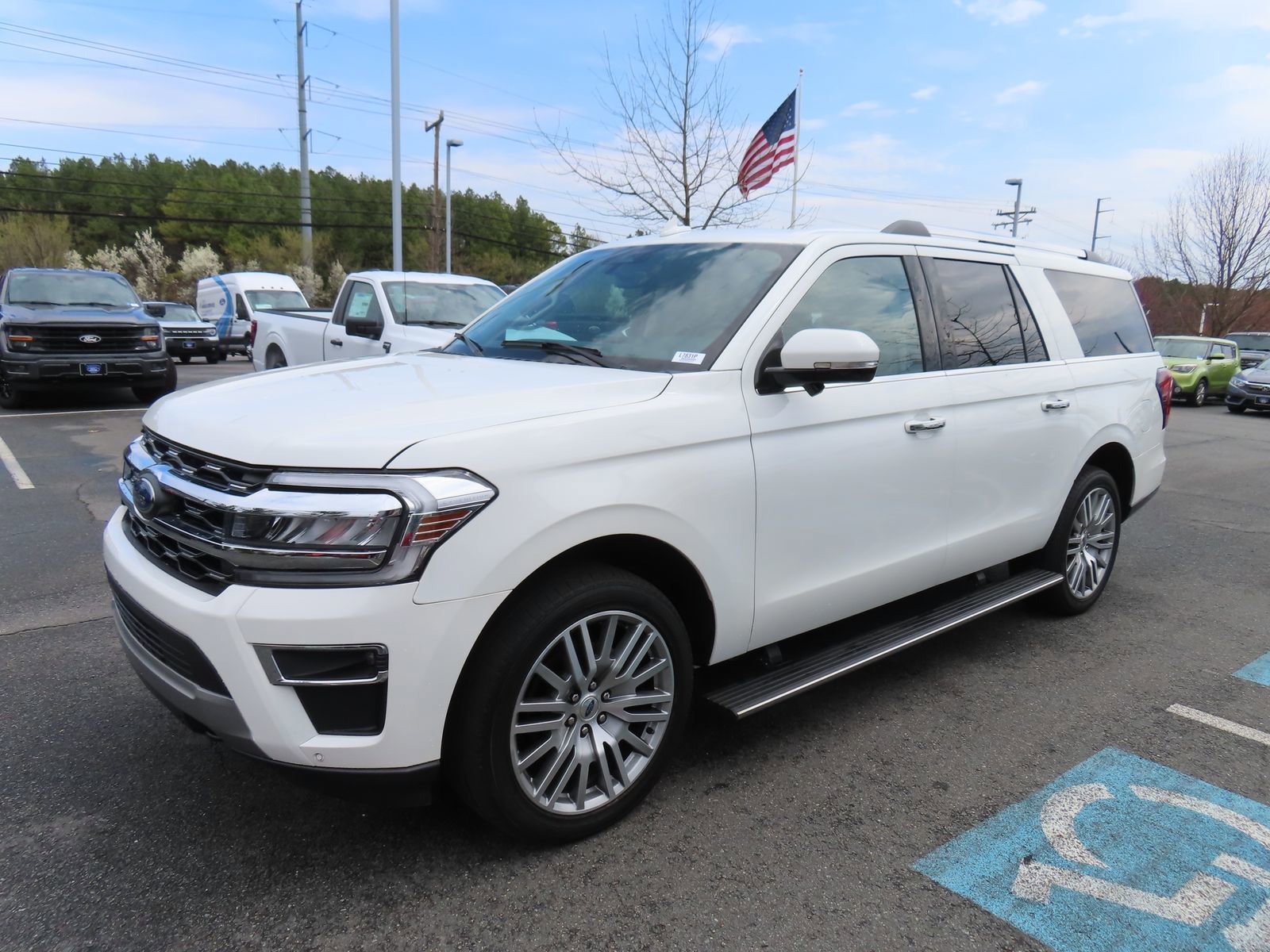 Used 2023 Ford Expedition Max Limited image 3