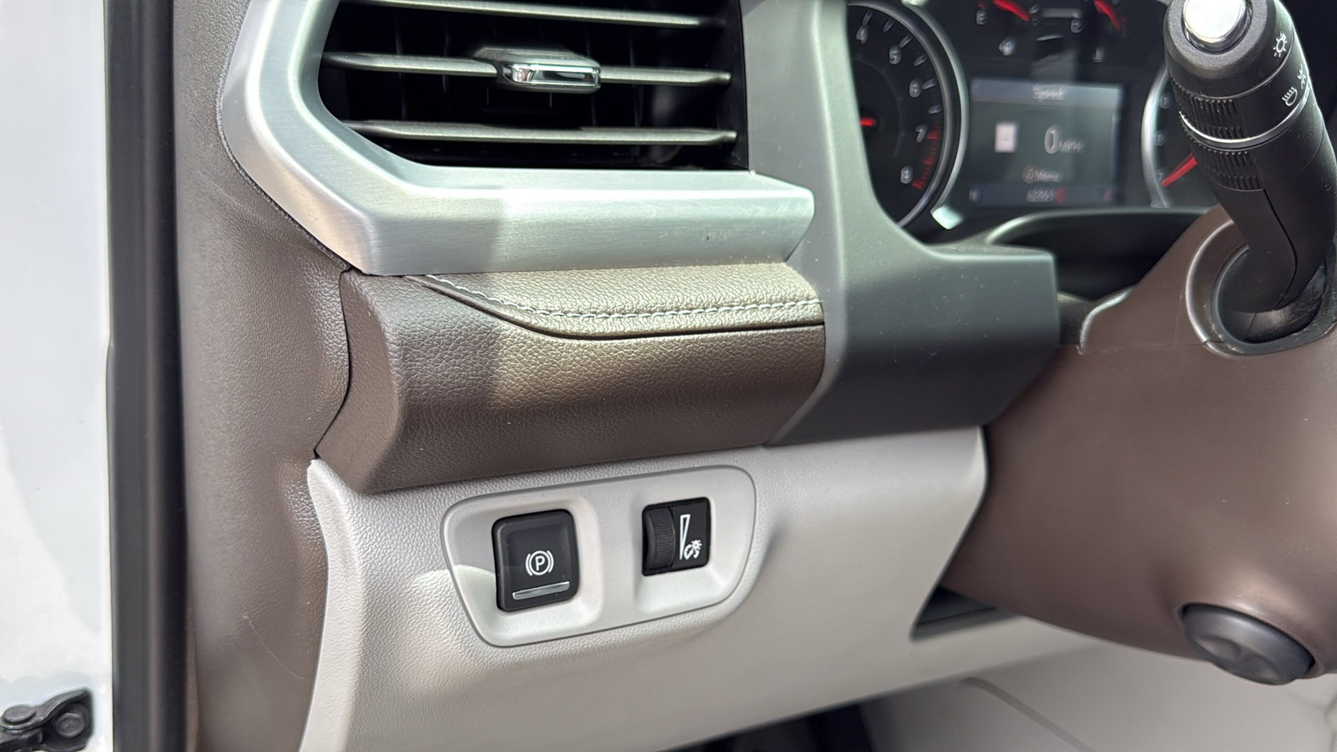 Used 2021 GMC Acadia SLT w/ Premium Package FWD image 13