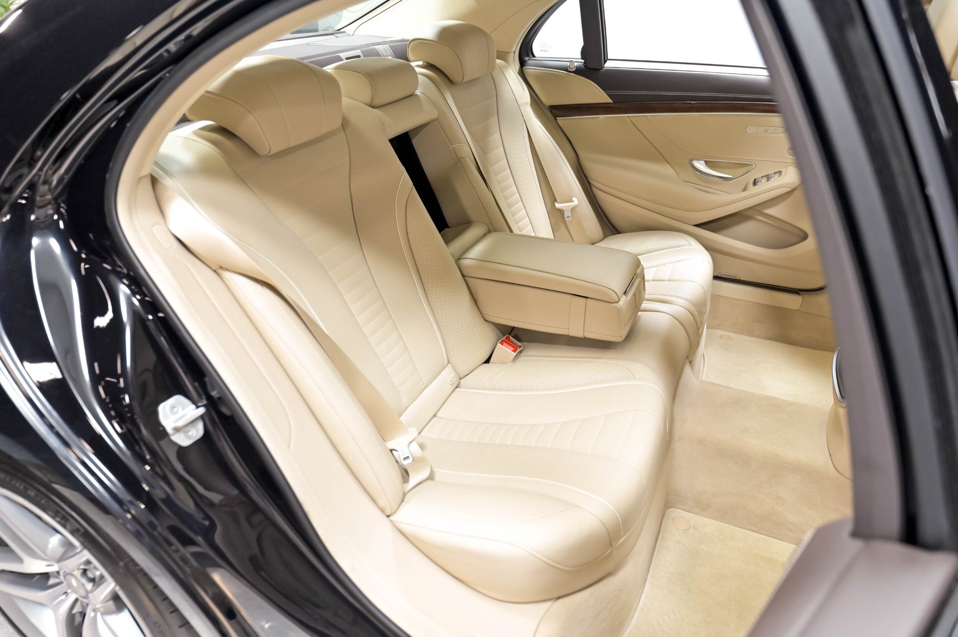 Used 2016 Mercedes-Benz S 550 4MATIC Sedan image 29