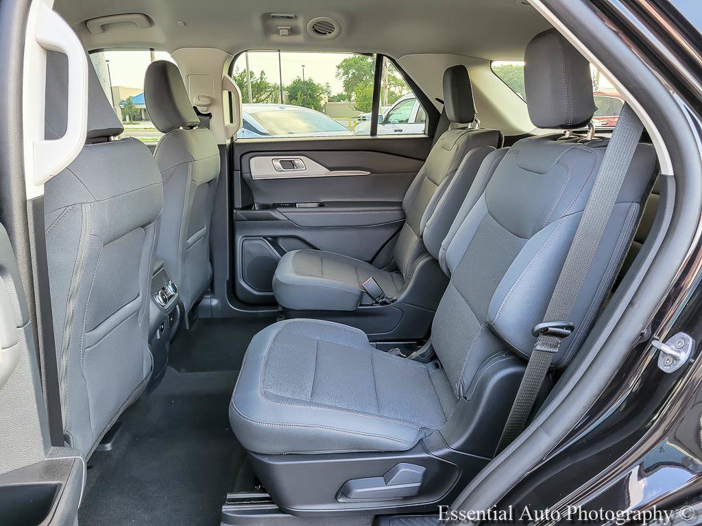 Used 2025 Ford Explorer Active AWD/4WD image 11