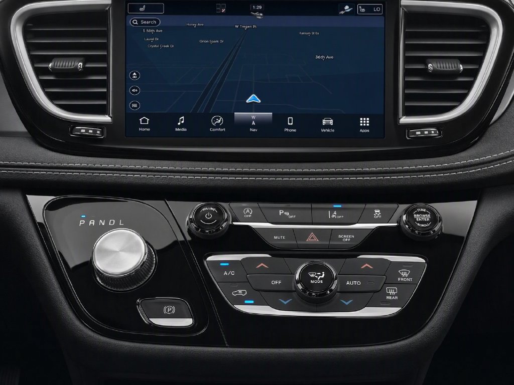 Used 2025 Chrysler Pacifica Limited FWD image 26
