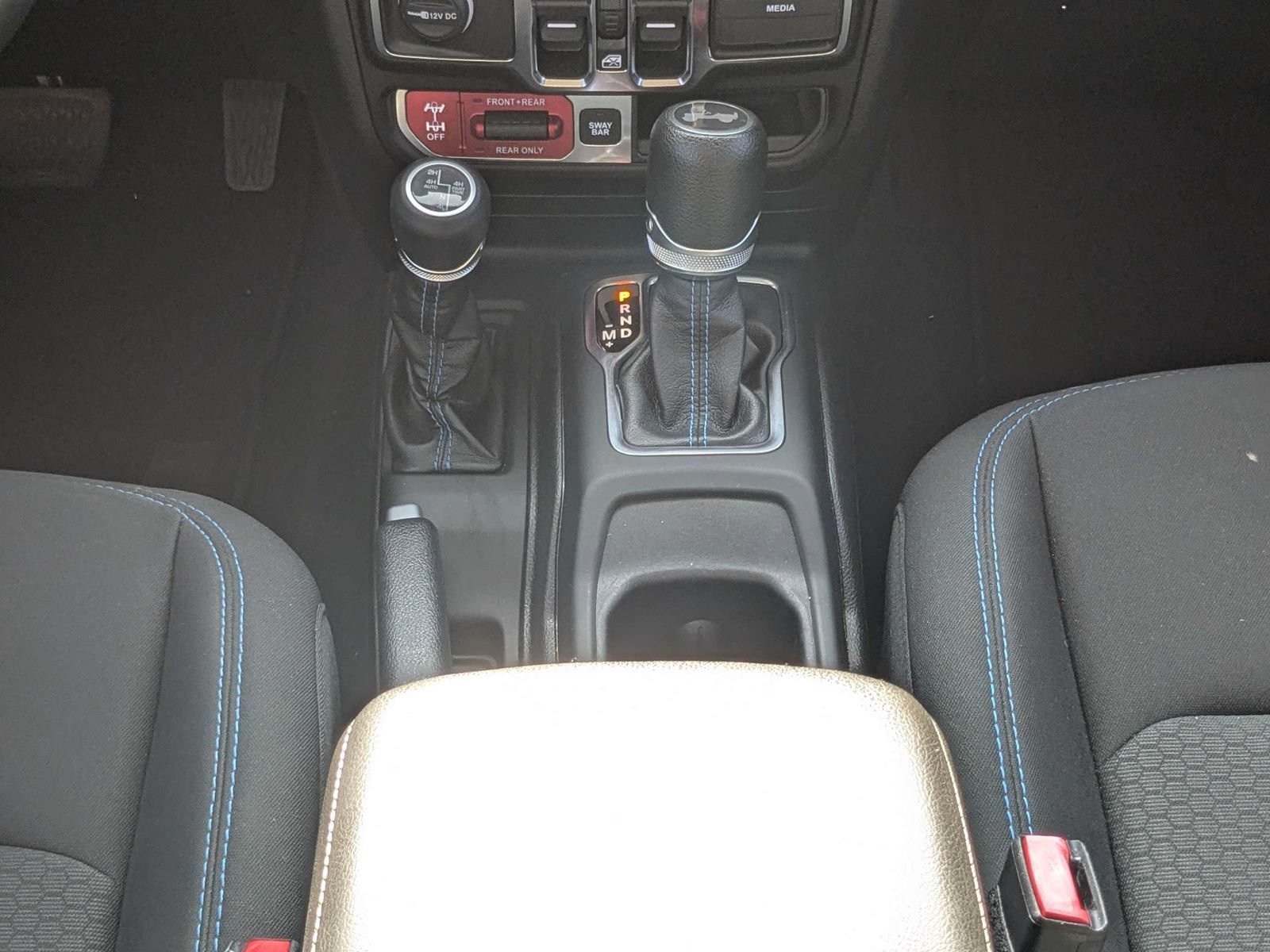 Used 2022 Jeep Wrangler Unlimited Rubicon 4xe AWD/4WD image 19