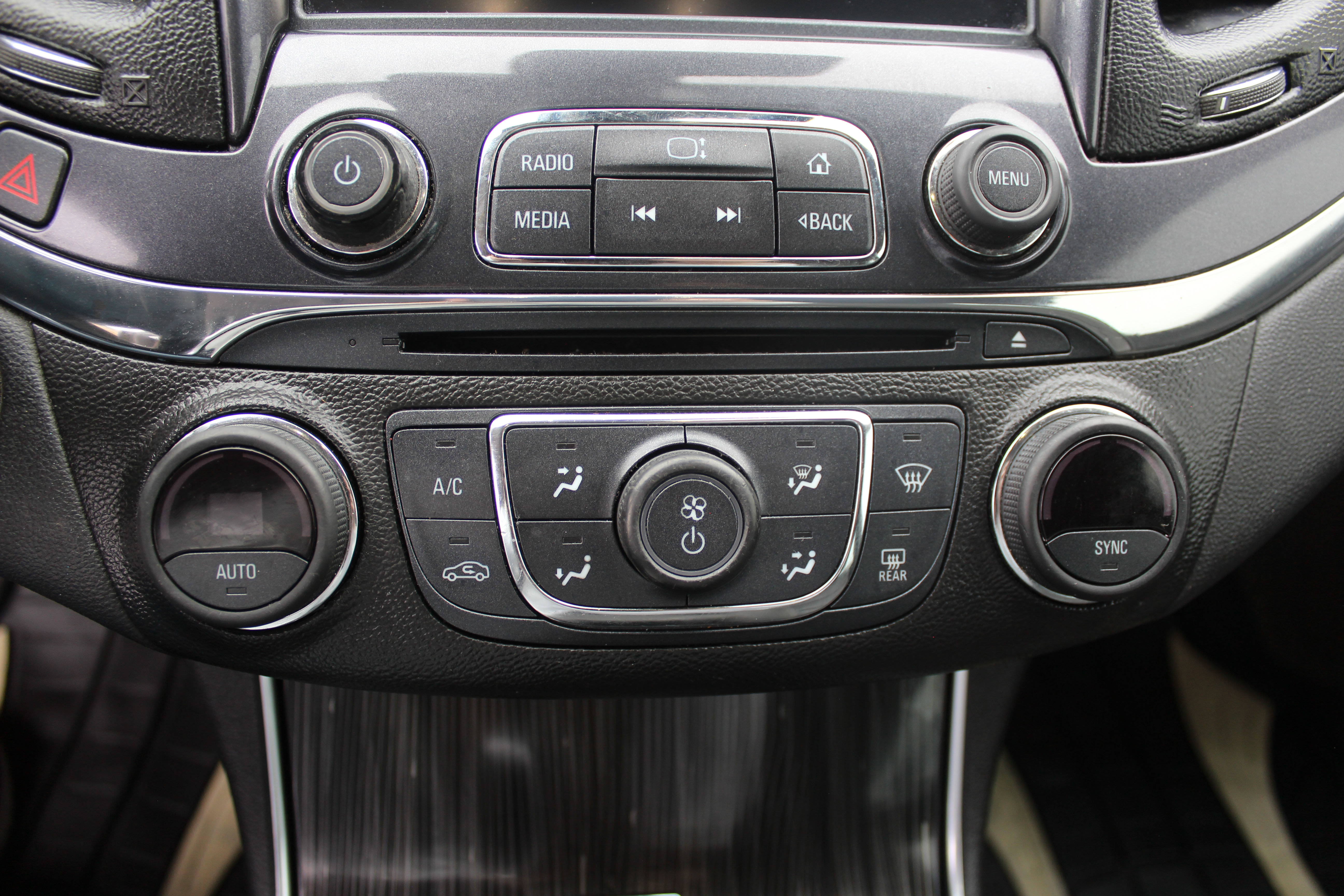 Used 2017 Chevrolet Impala Premier w/ Enhanced Convenience Package image 32