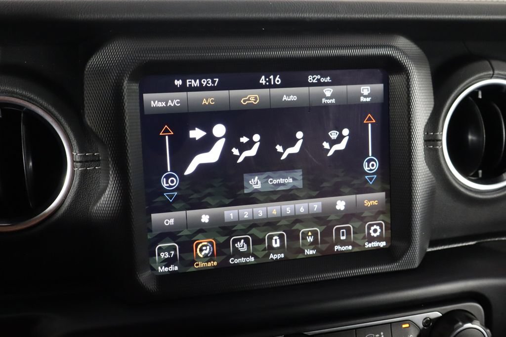 Used 2022 Jeep Wrangler Unlimited Sahara w/ Cold Weather Group AWD/4WD image 30