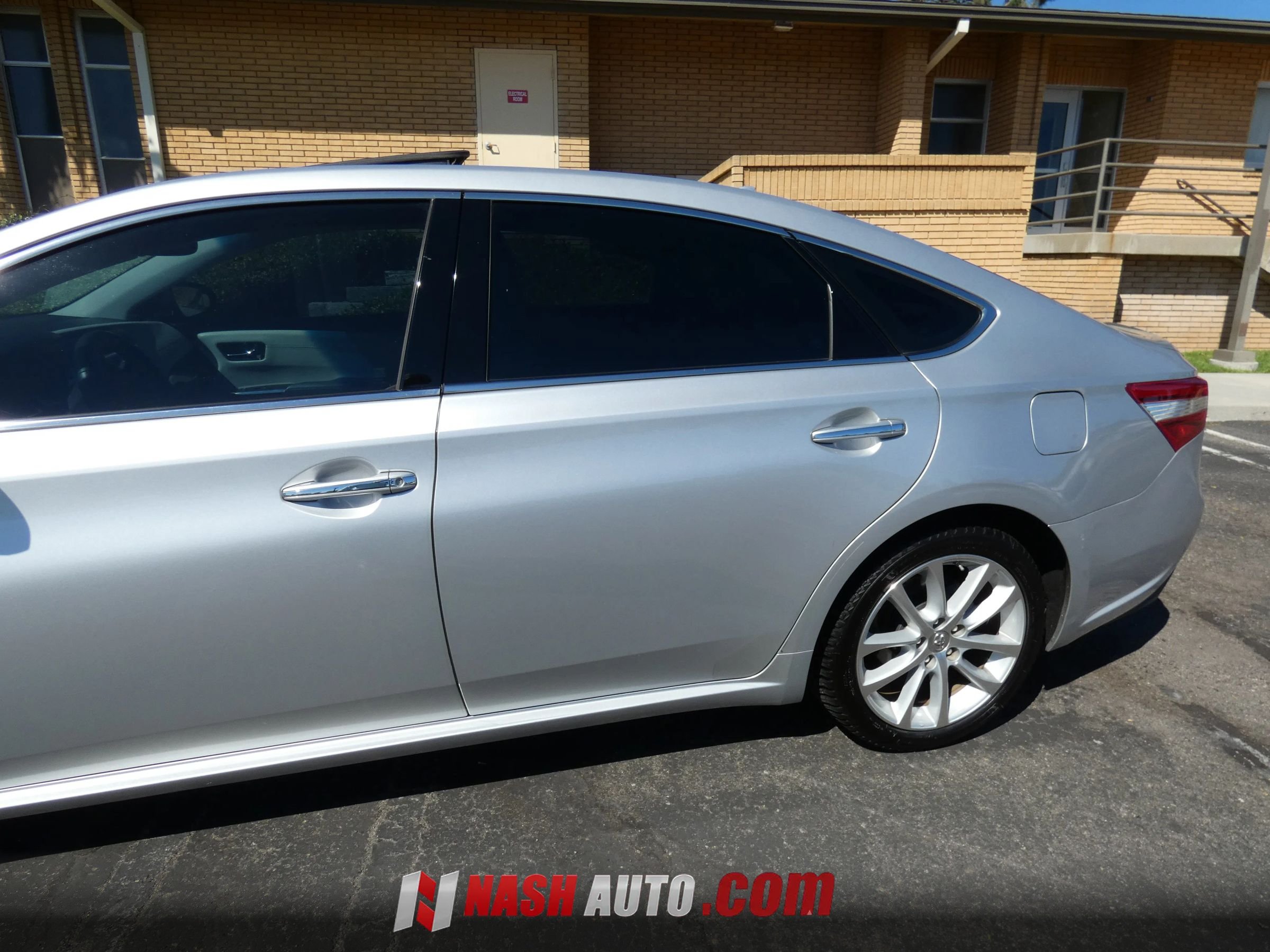 Used 2014 Toyota Avalon Limited FWD image 11