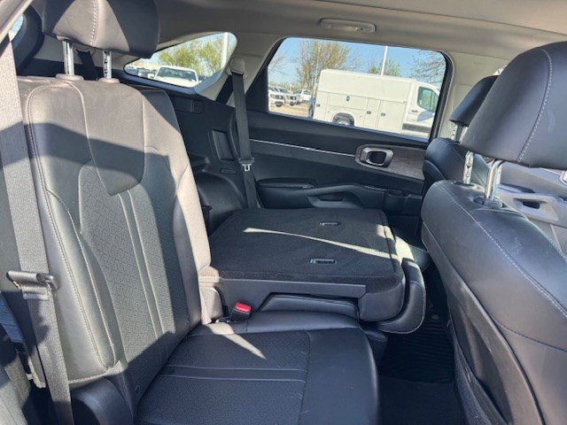 Used 2022 Kia Sorento S w/ Panoramic Sunroof Package AWD/4WD image 38