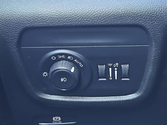 Used 2025 Jeep Grand Cherokee L Limited w/ Black Appearance Package image 18