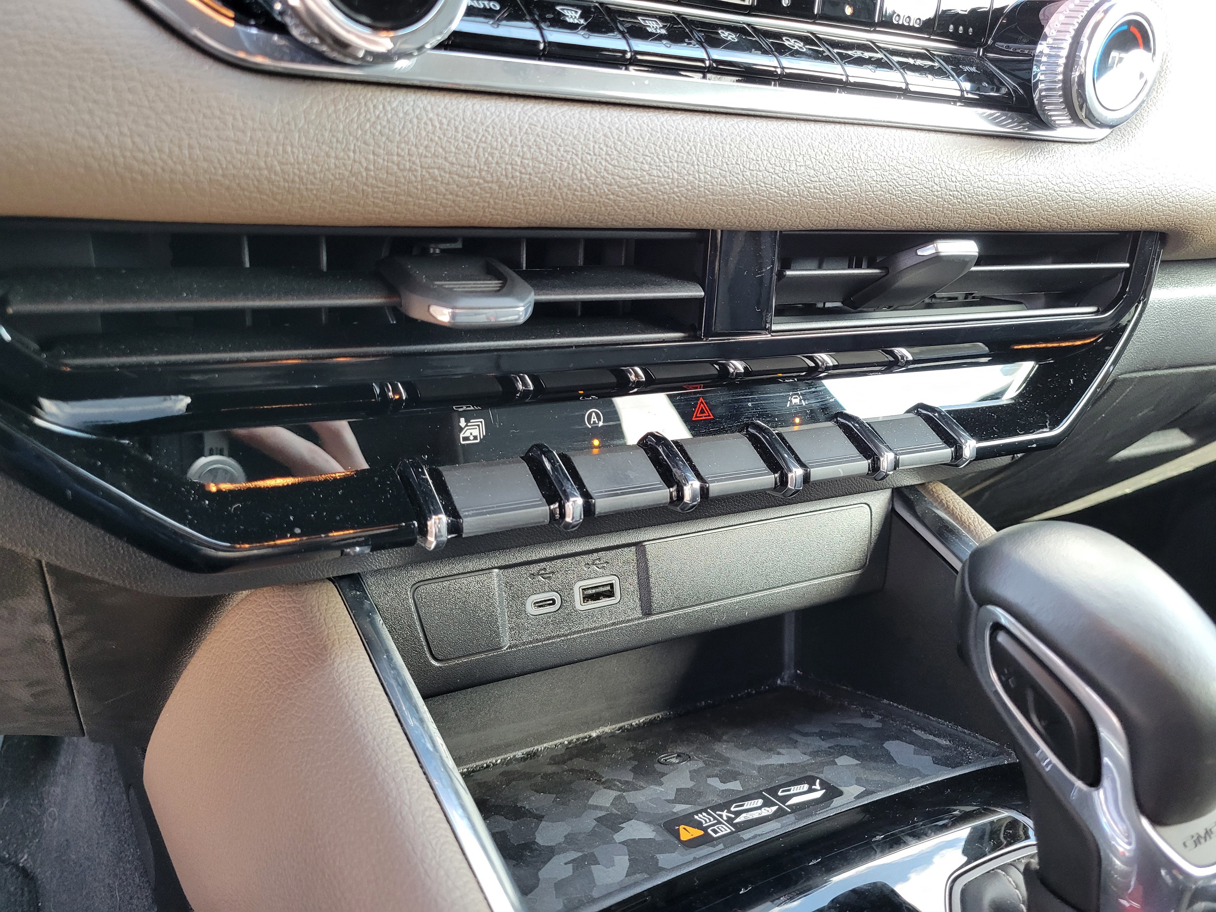 Used 2024 GMC Canyon Denali AWD/4WD image 18