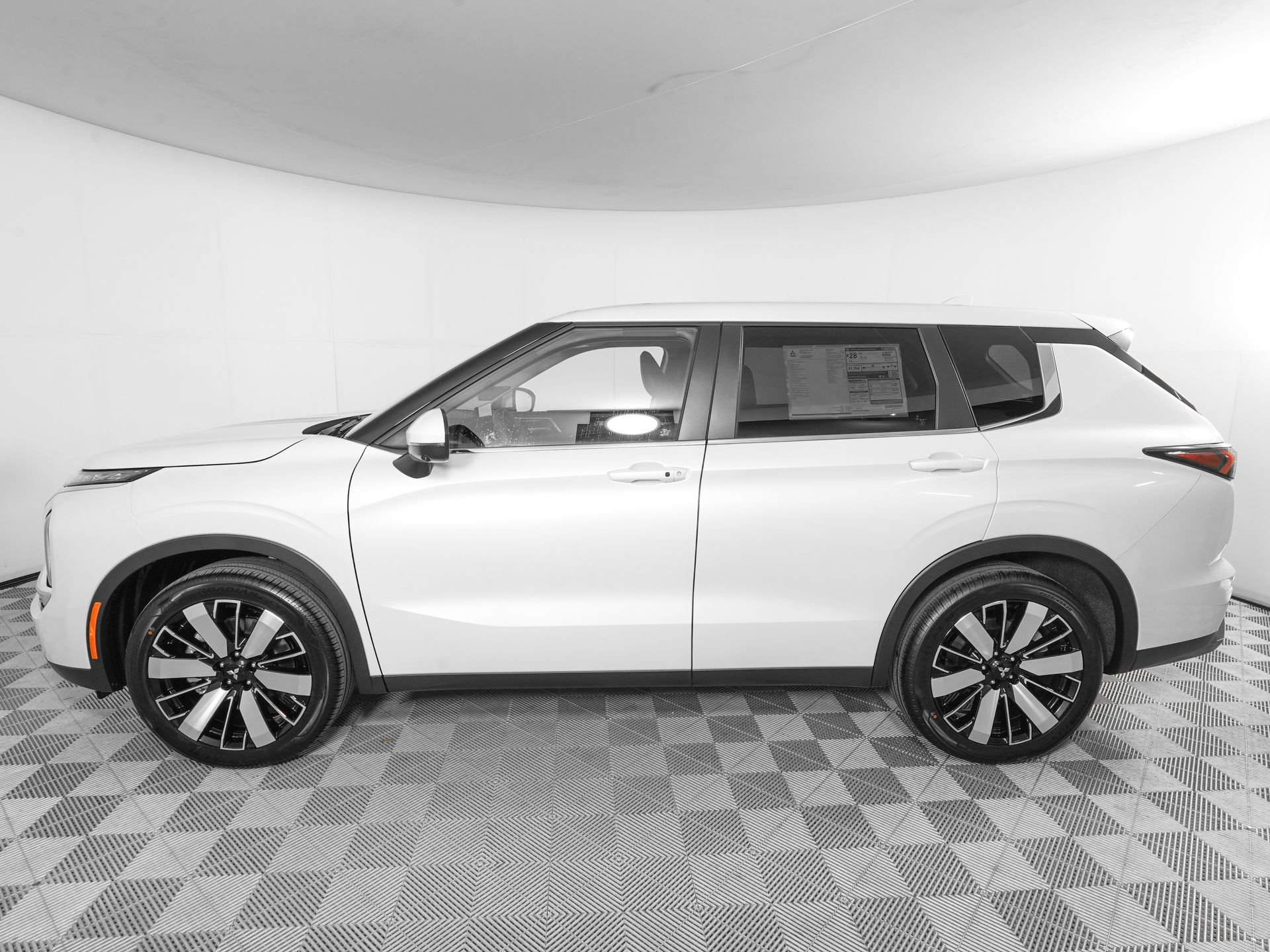 New 2026 Mitsubishi Outlander SE FWD image 6