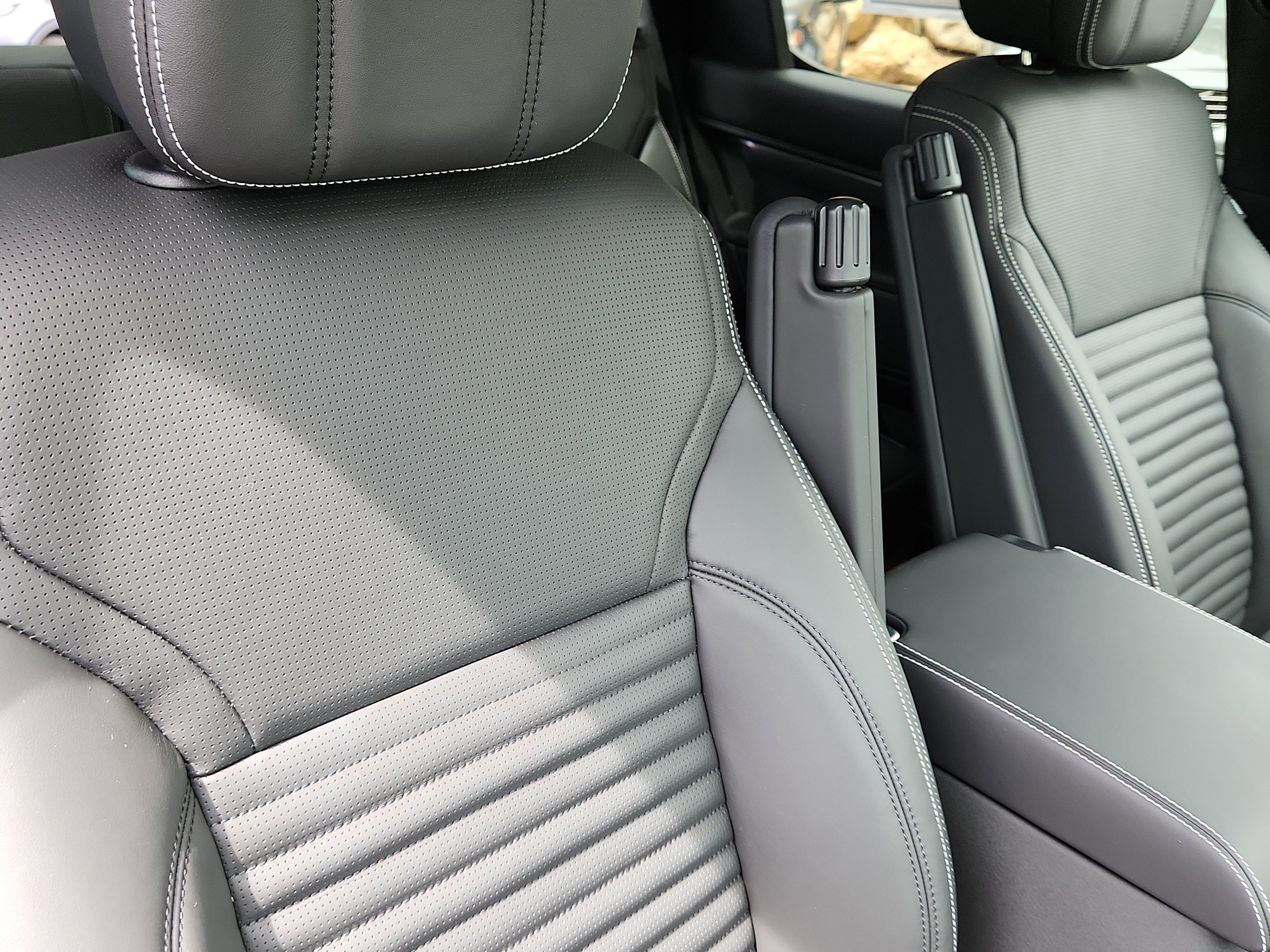 New 2025 Land Rover Discovery Metropolitan Edition image 18