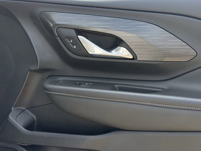 Used 2024 GMC Terrain SLT FWD image 27