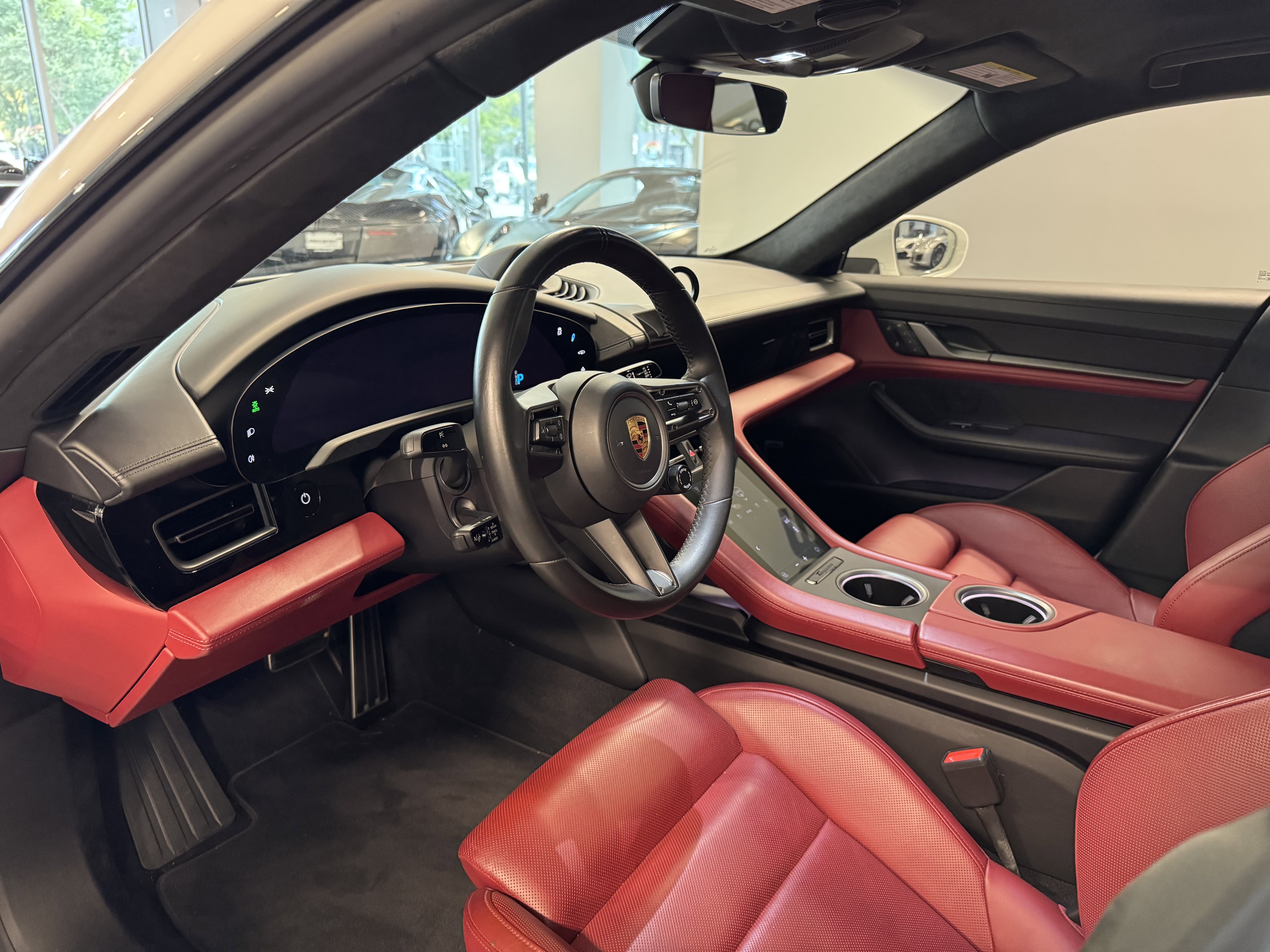 Used 2022 Porsche Taycan image 9