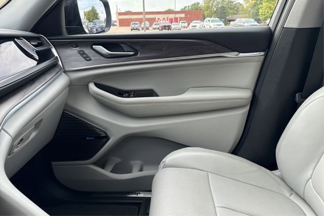 Used 2022 Jeep Grand Cherokee Overland w/ Adv Protech Group III image 20