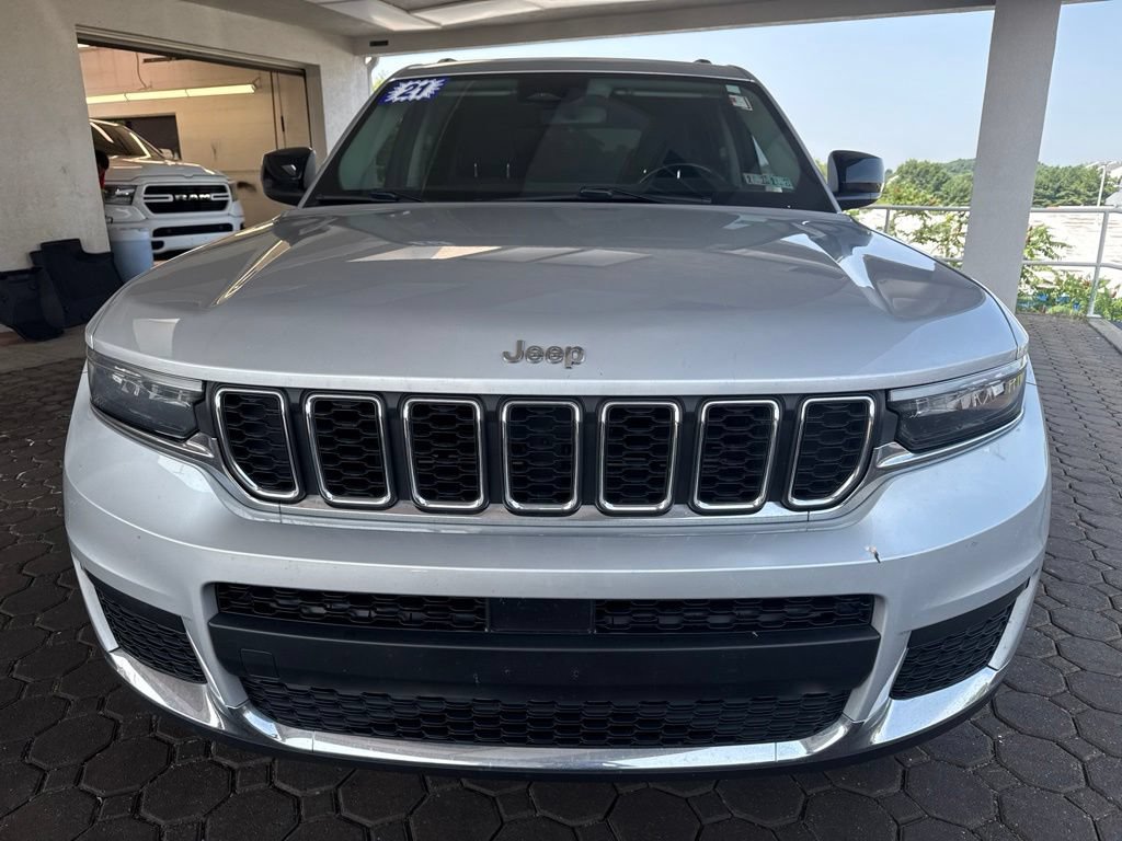 Used 2021 Jeep Grand Cherokee L Laredo w/ Luxury Tech Group I AWD/4WD image 2
