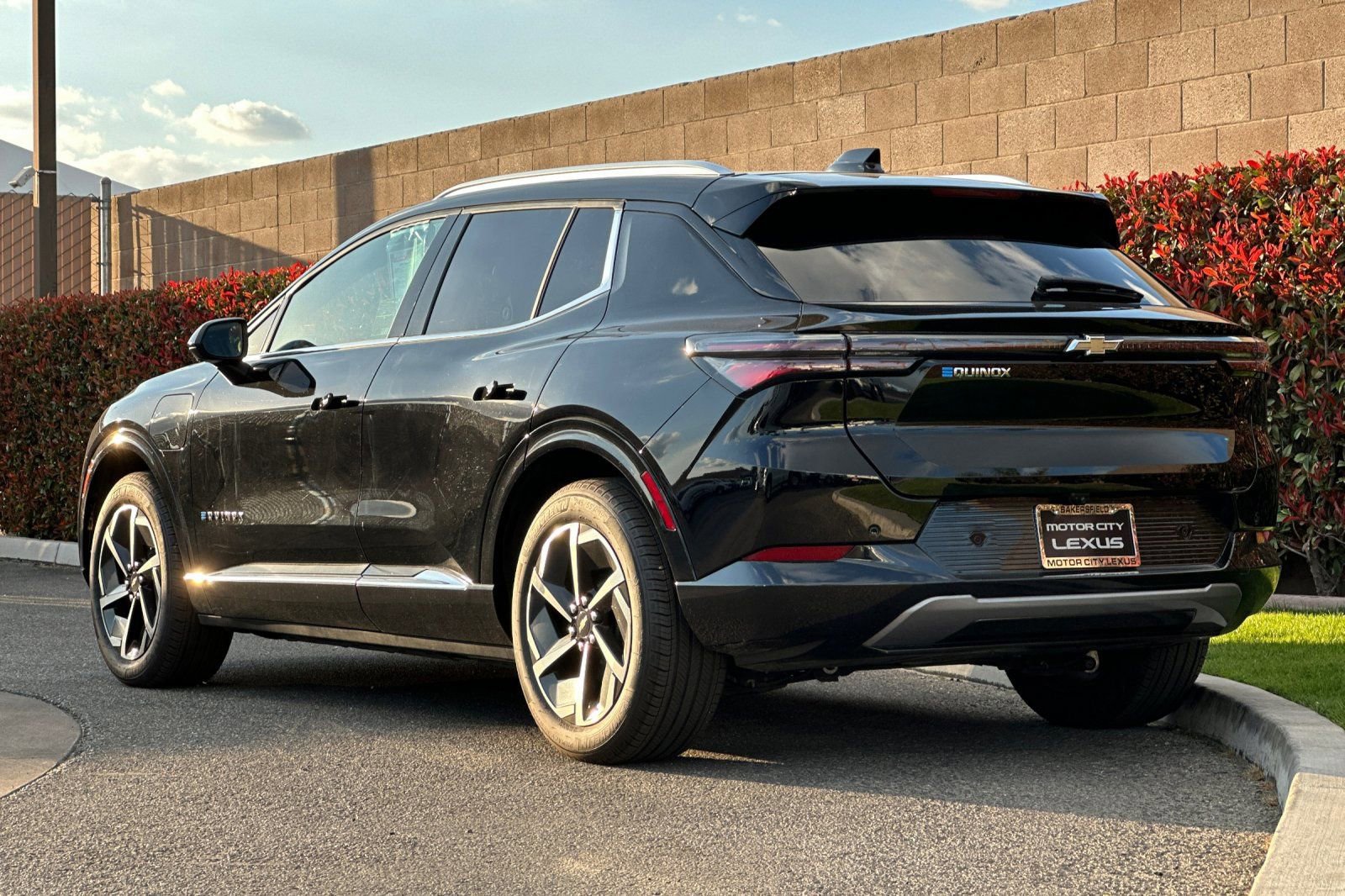 Used 2024 Chevrolet Equinox EV LT image 6