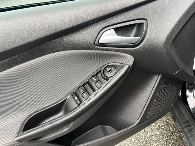 Used 2014 Ford Focus SE FWD image 29