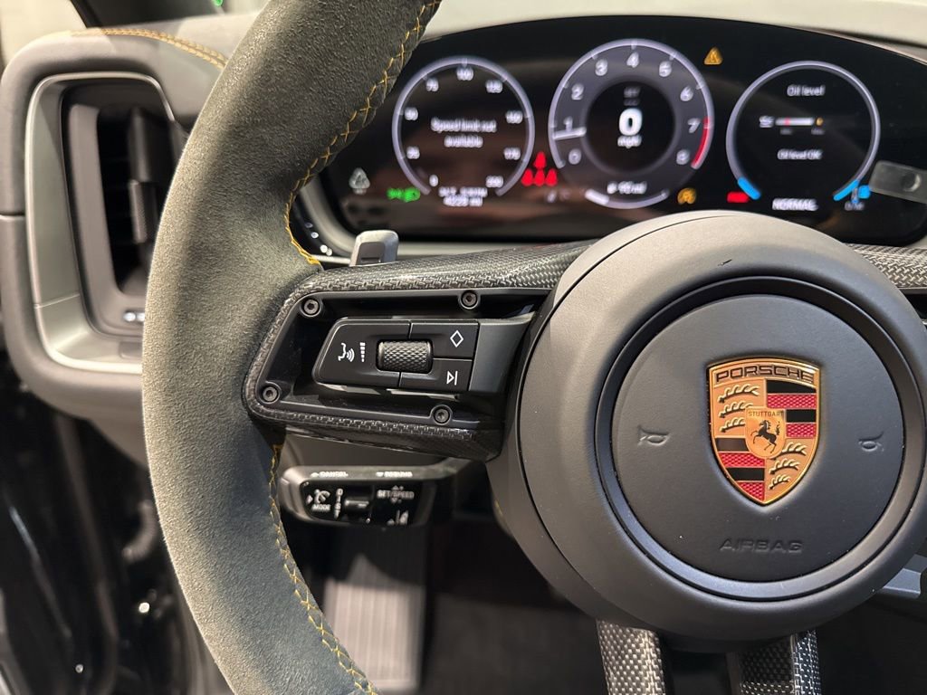 Used 2025 Porsche Cayenne GTS AWD/4WD image 32
