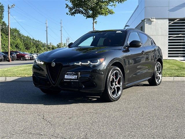 Used 2024 Alfa Romeo Stelvio Veloce image 1