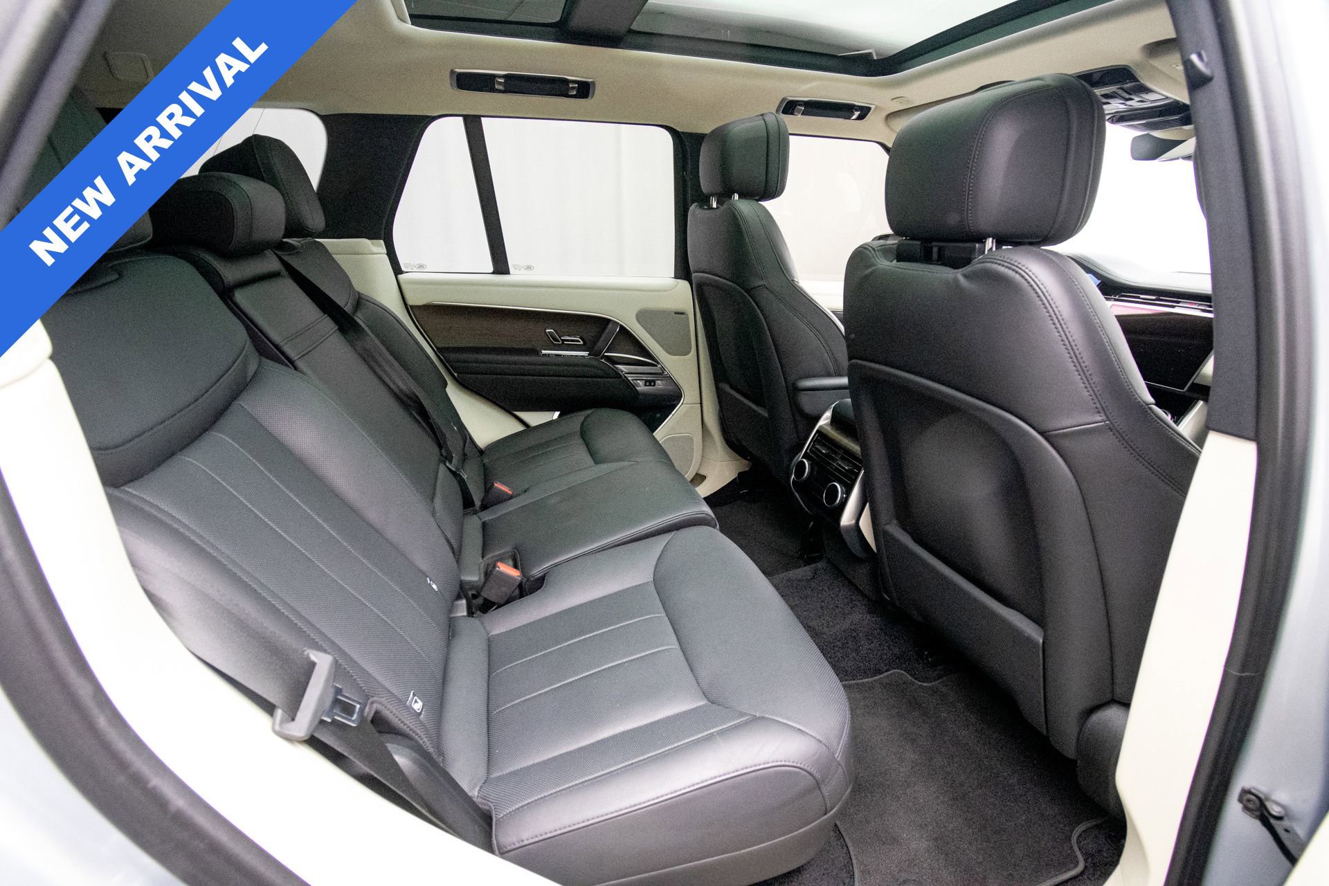 Used 2023 Land Rover Range Rover SE image 24
