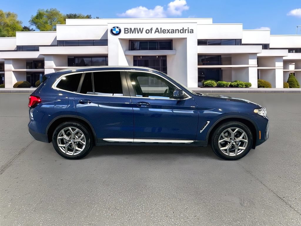 Used 2024 BMW X3 xDrive30i w/ Parking Assistance Package AWD/4WD image 4