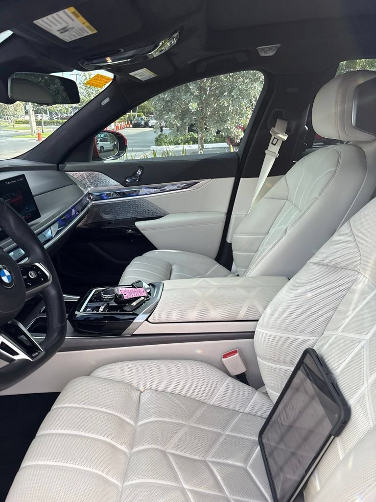 Used 2024 BMW 740i w/ Executive Package RWD image 4