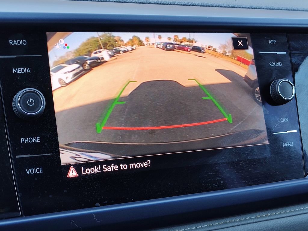 Used 2024 Volkswagen Taos SE image 36