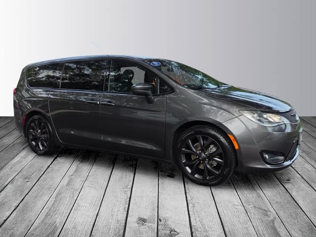 Used 2019 Chrysler Pacifica Touring Plus w/ S Appearance Package FWD image 7