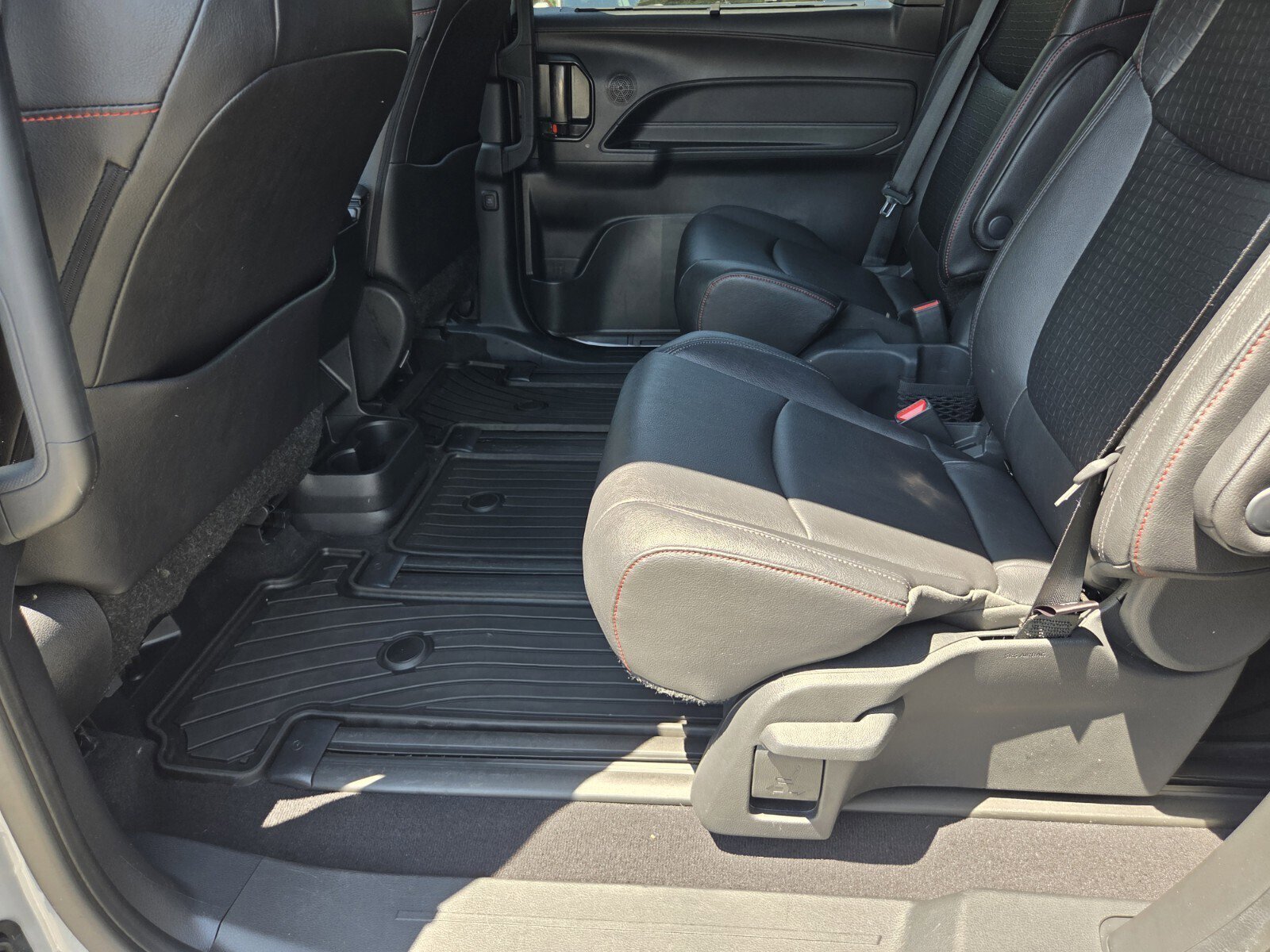 Certified 2025 Toyota Sienna XSE w/ XSE Plus Package AWD/4WD image 11