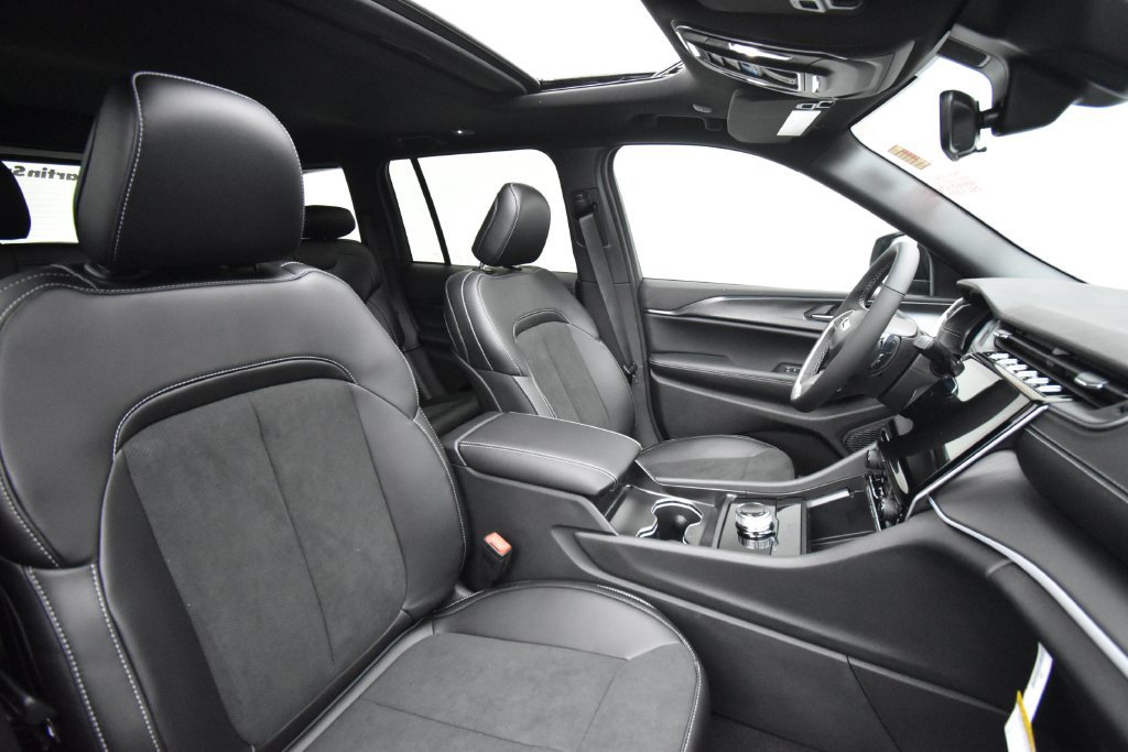 New 2027 Jeep Grand Cherokee Laredo X AWD/4WD image 14