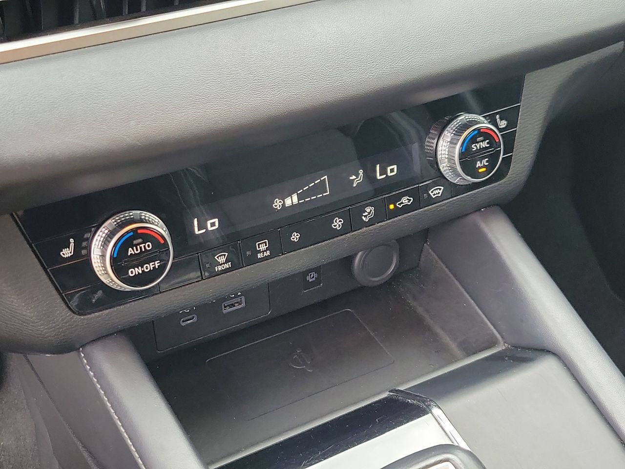 Used 2024 Mitsubishi Outlander SE image 27