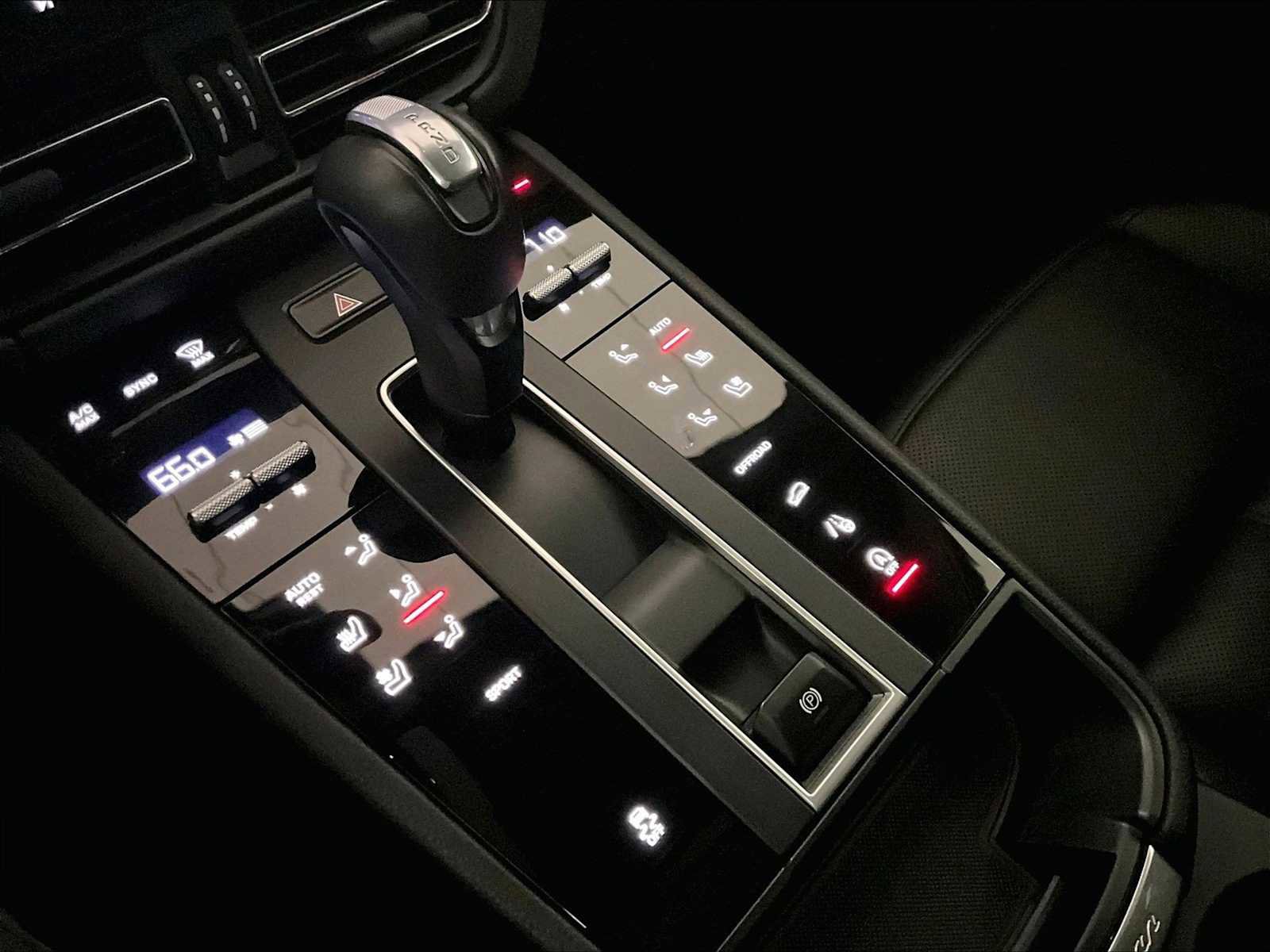 Used 2024 Porsche Macan image 20