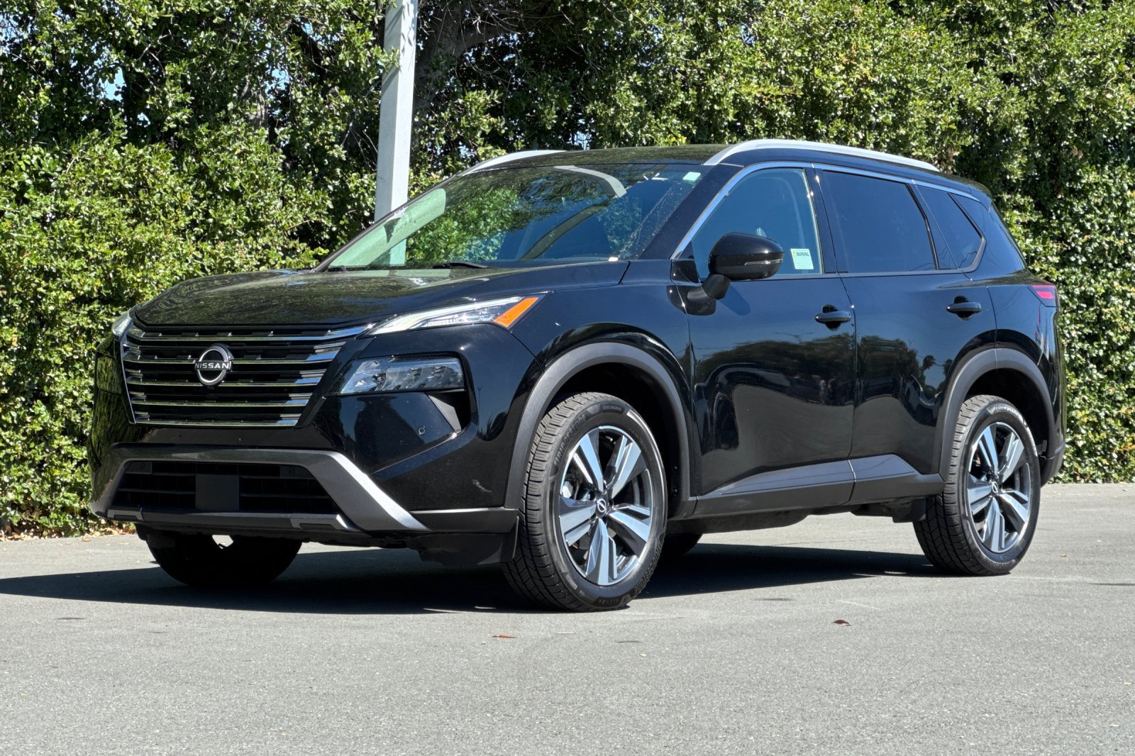 Used 2024 Nissan Rogue SL AWD/4WD image 8