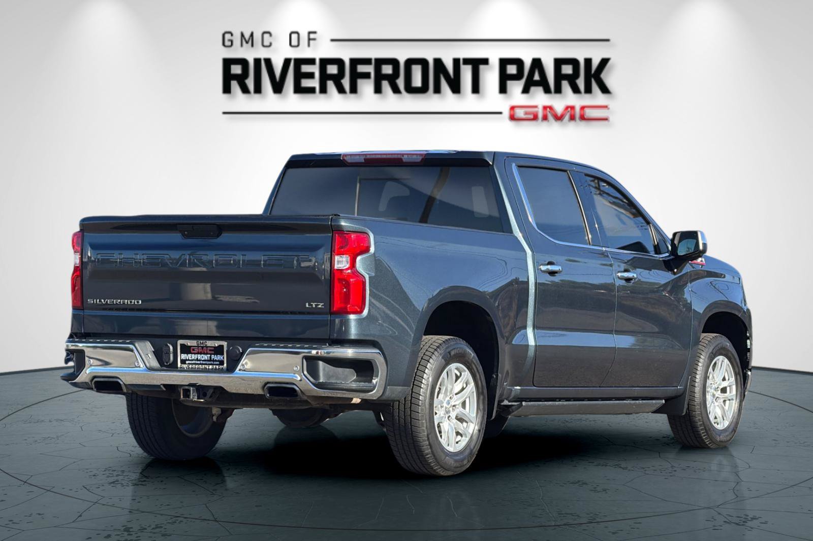 Used 2020 Chevrolet Silverado 1500 LTZ w/ LTZ Plus Package AWD/4WD image 3
