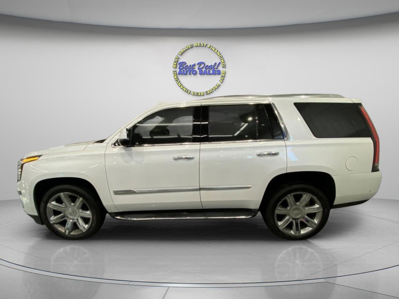 Used 2020 Cadillac Escalade Premium Luxury image 2