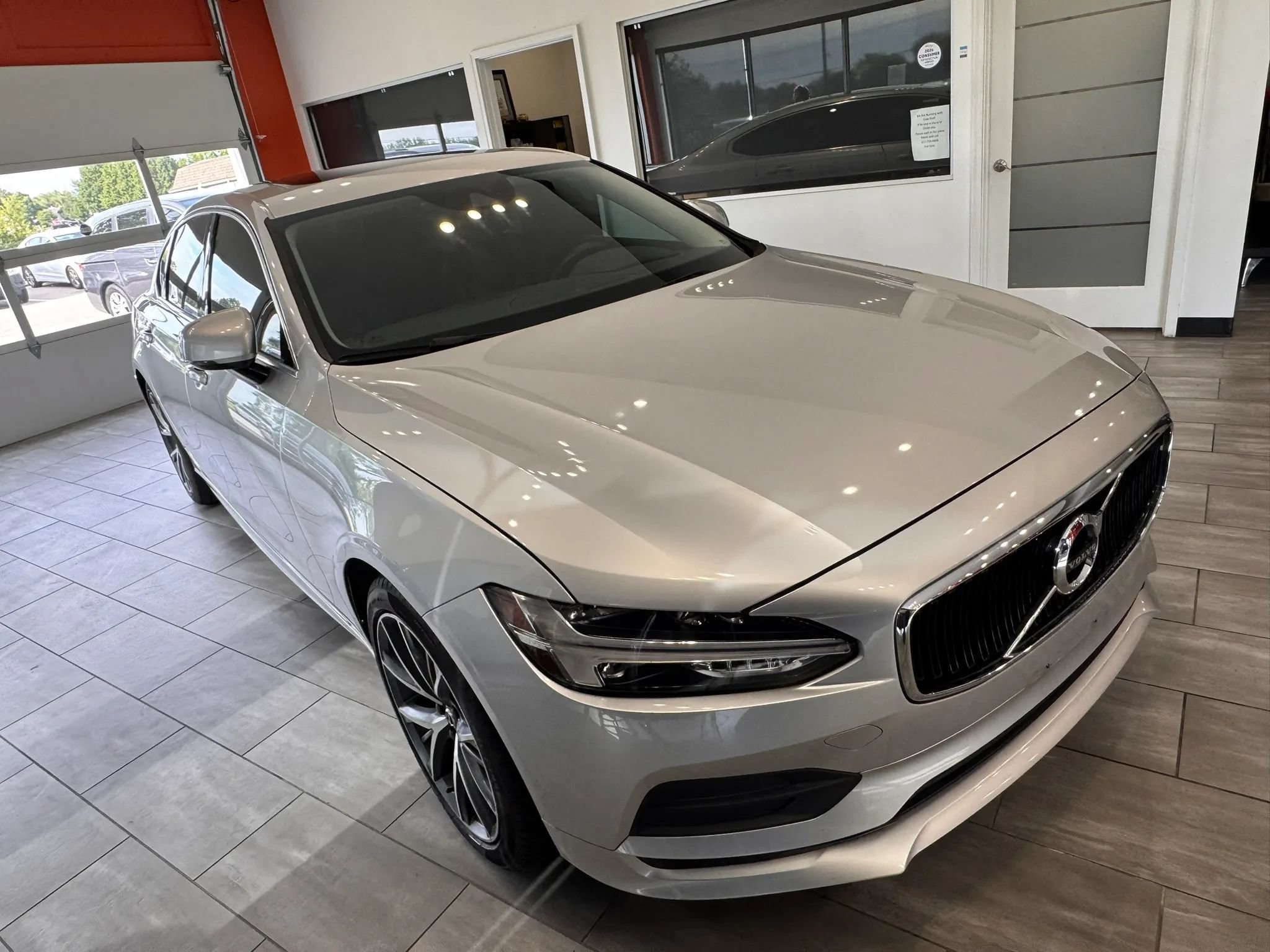 Used 2019 Volvo S90 T5 Momentum FWD image 4