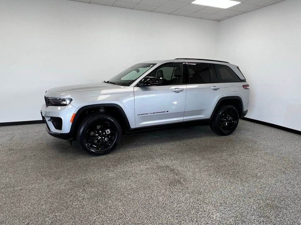 Used 2024 Jeep Grand Cherokee Altitude image 20