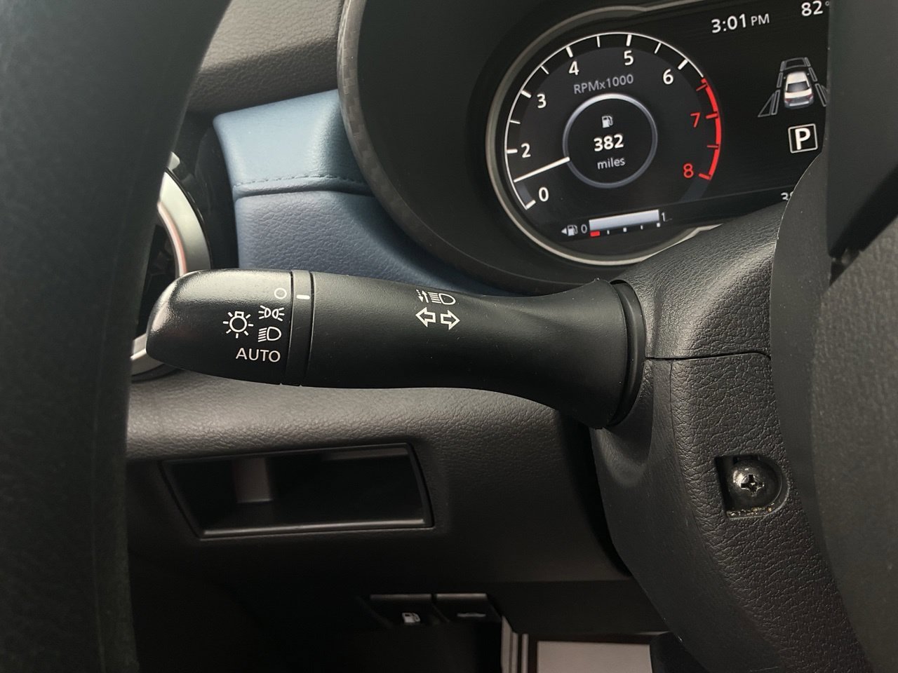 Used 2025 Nissan Versa SV FWD image 33