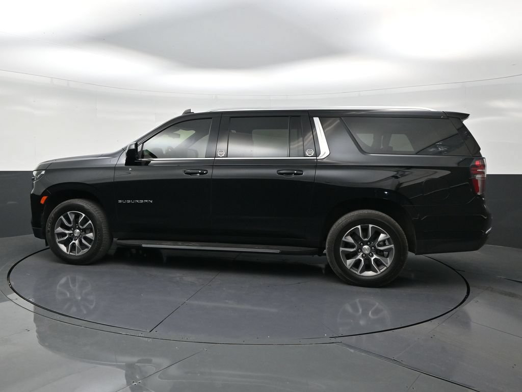 Used 2024 Chevrolet Suburban LS RWD image 2