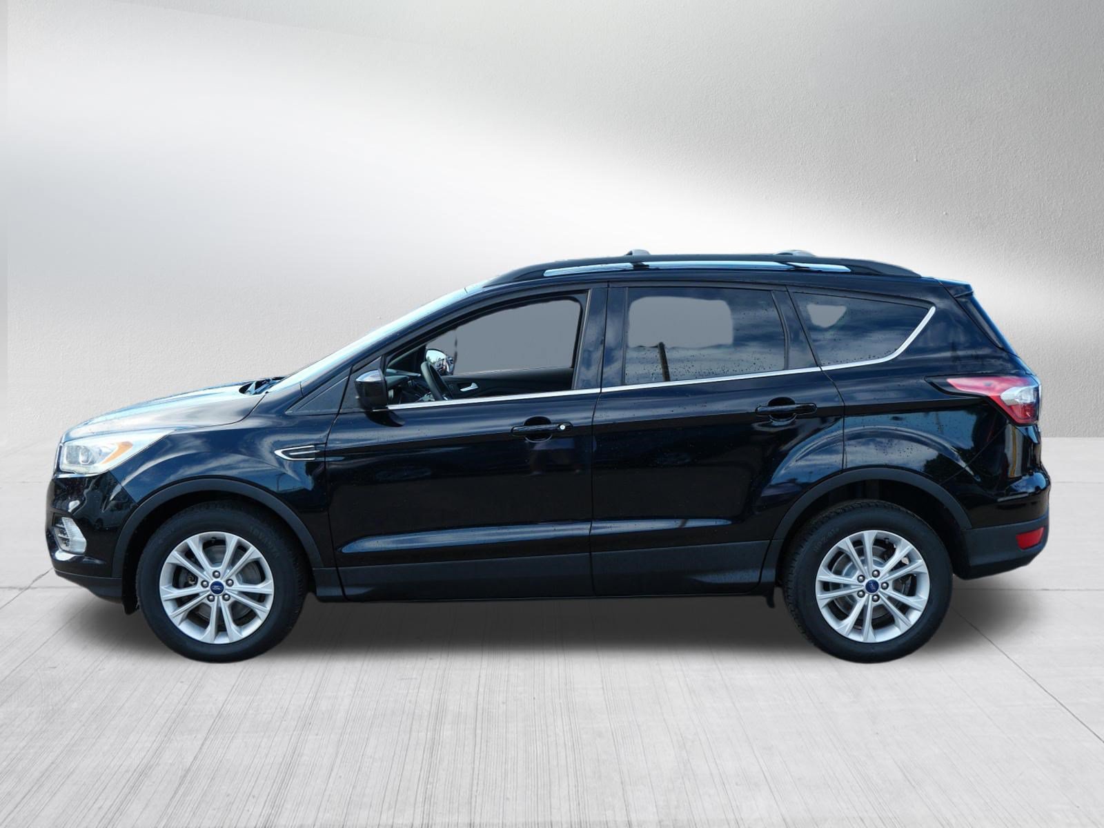 Certified 2017 Ford Escape SE w/ Equipment Group 201A AWD/4WD image 4