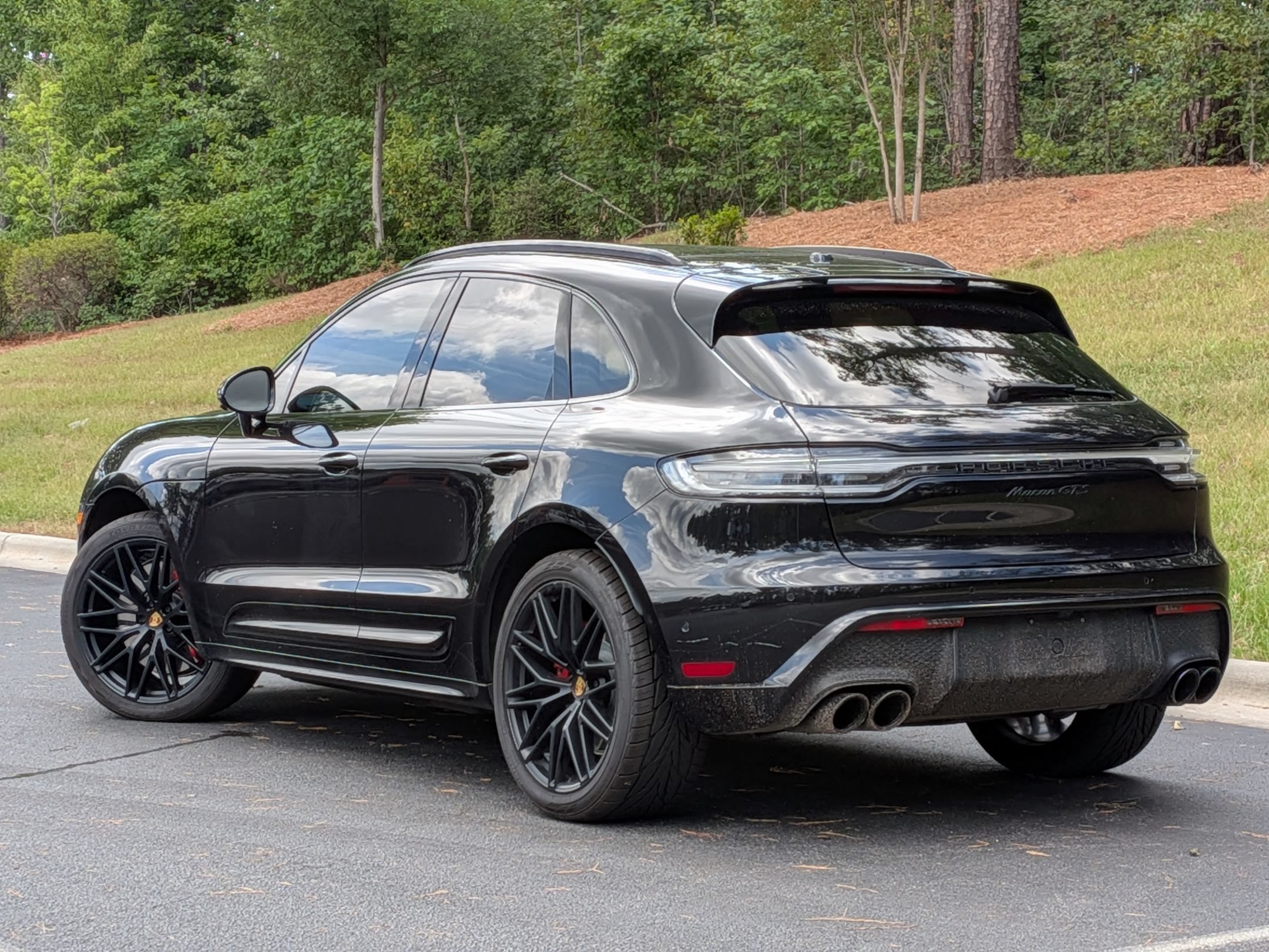 Certified 2024 Porsche Macan GTS AWD/4WD image 3