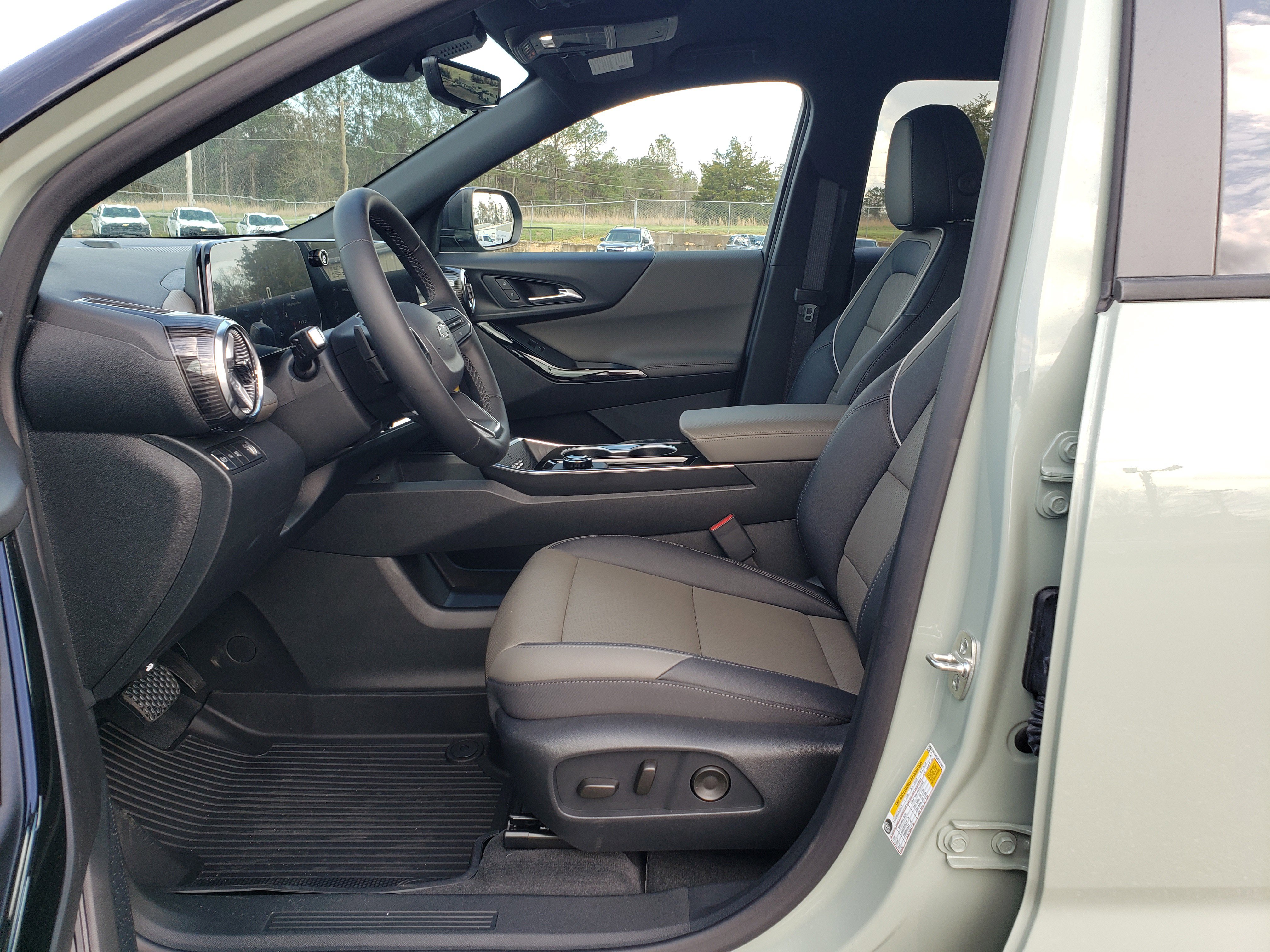 New 2026 Chevrolet Equinox LT image 30